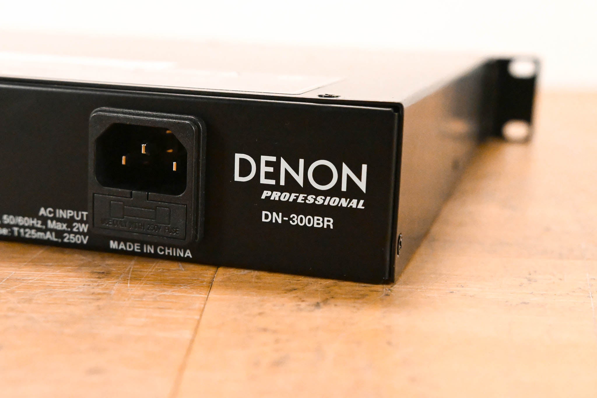 Denon DN-300BR 1 RU Bluetooth Receiver