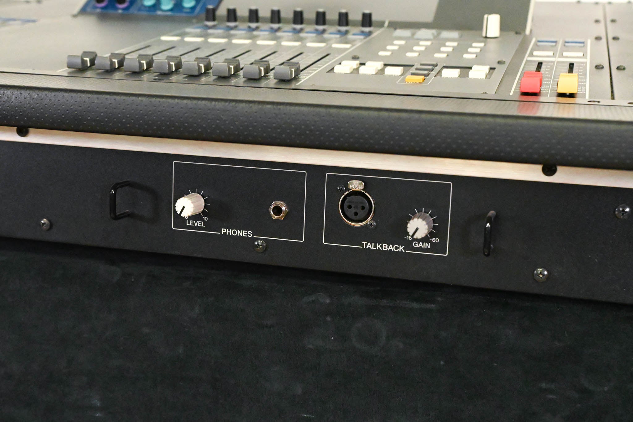 Yamaha M7CL-48ES 48-Channel EtherSound Digital Audio Mixer CG01S2P