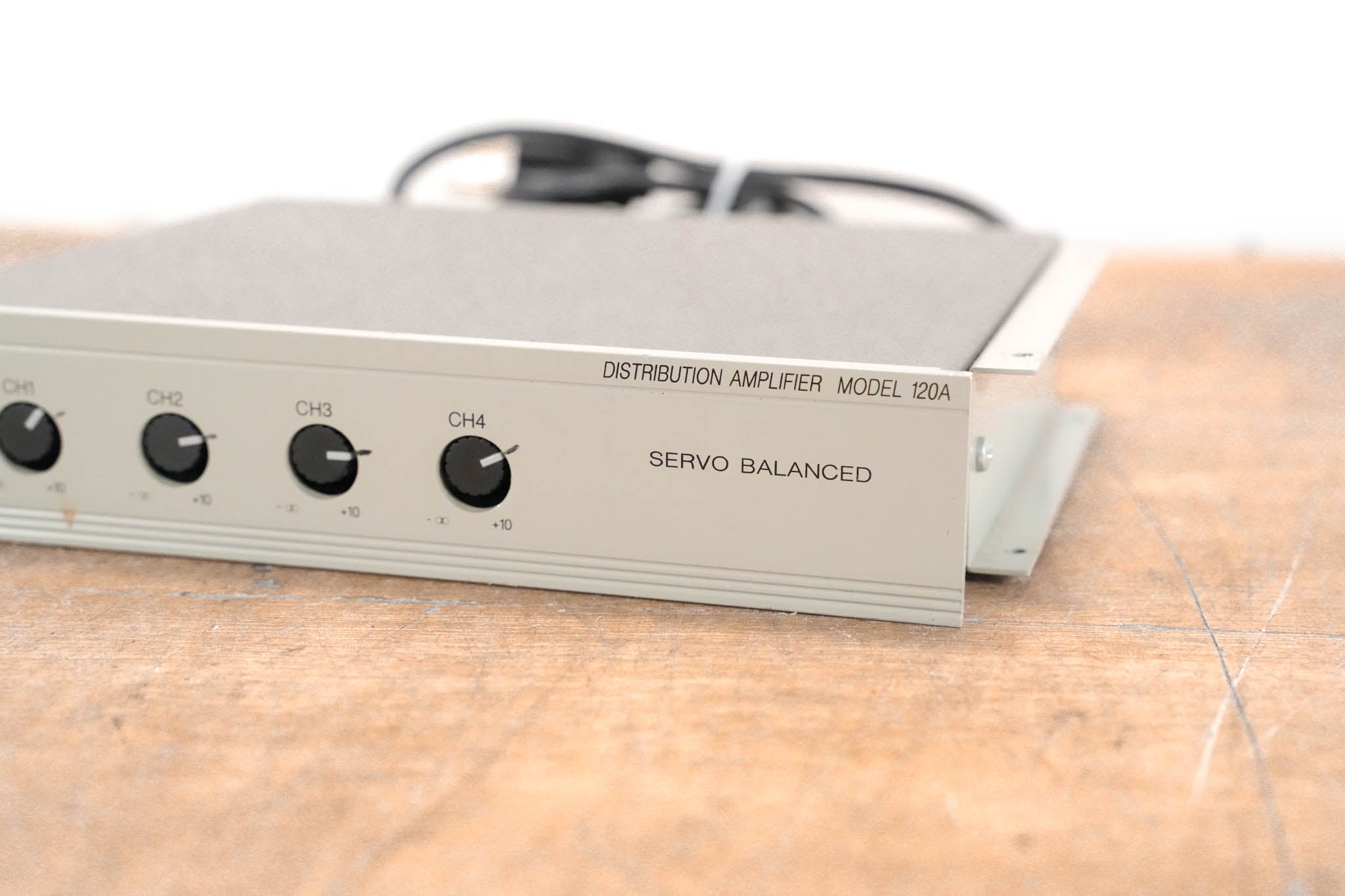 Aphex 120A Distribution Amplifier with 1 XLR Input and 4 XLR Outputs