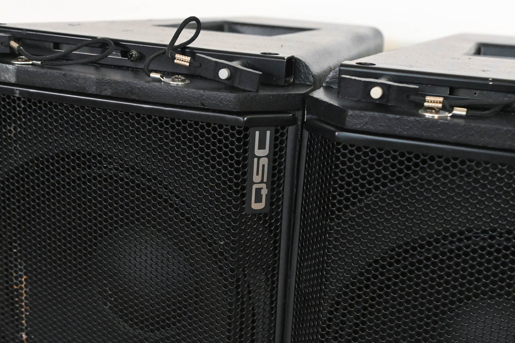 QSC WideLine-10 Dual 10-Inch Wide Line Array Speaker (PAIR)