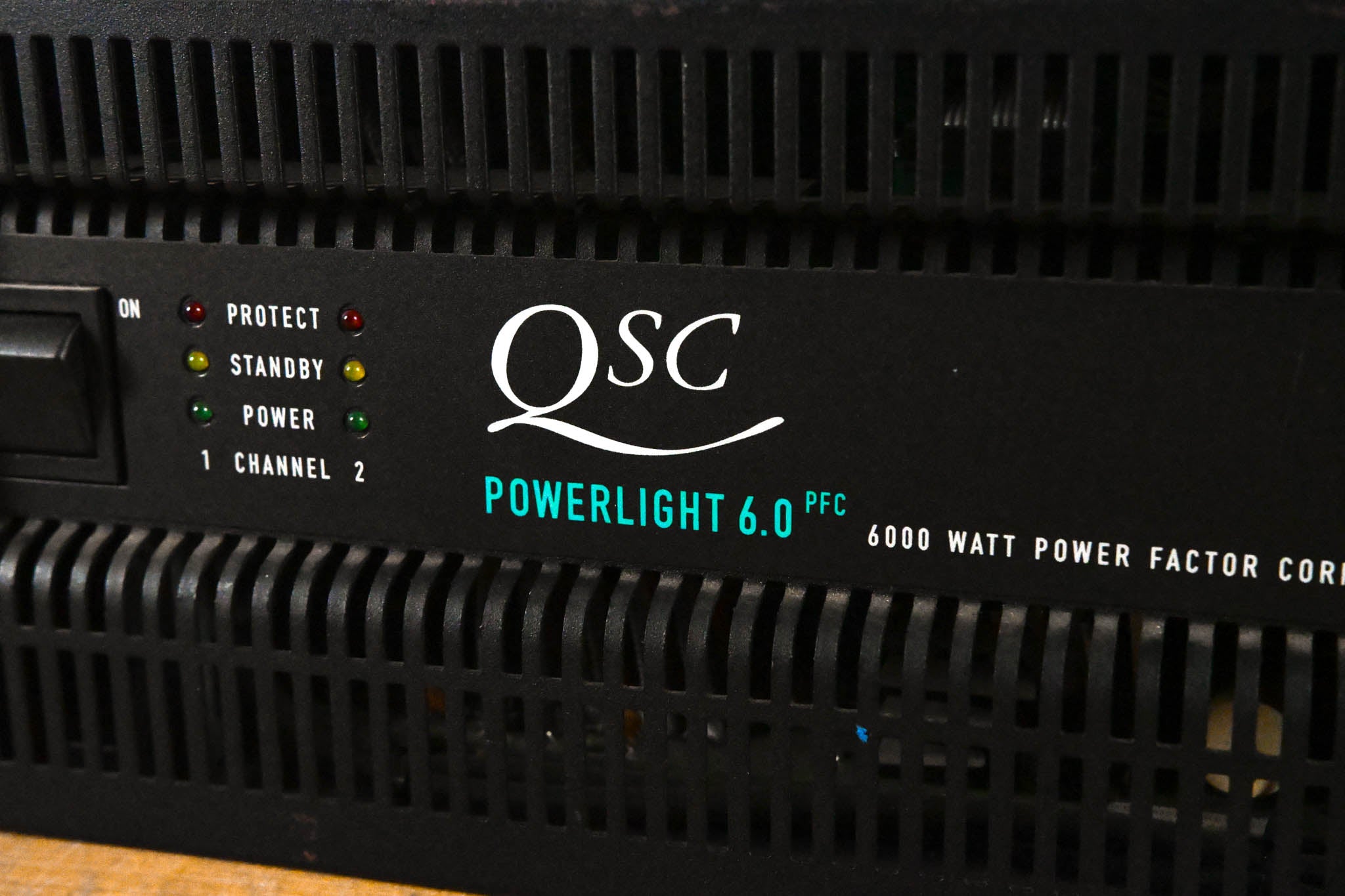 QSC PowerLight 6.0 PFC Power Factor Corrected 2-Channel Power Amplifier