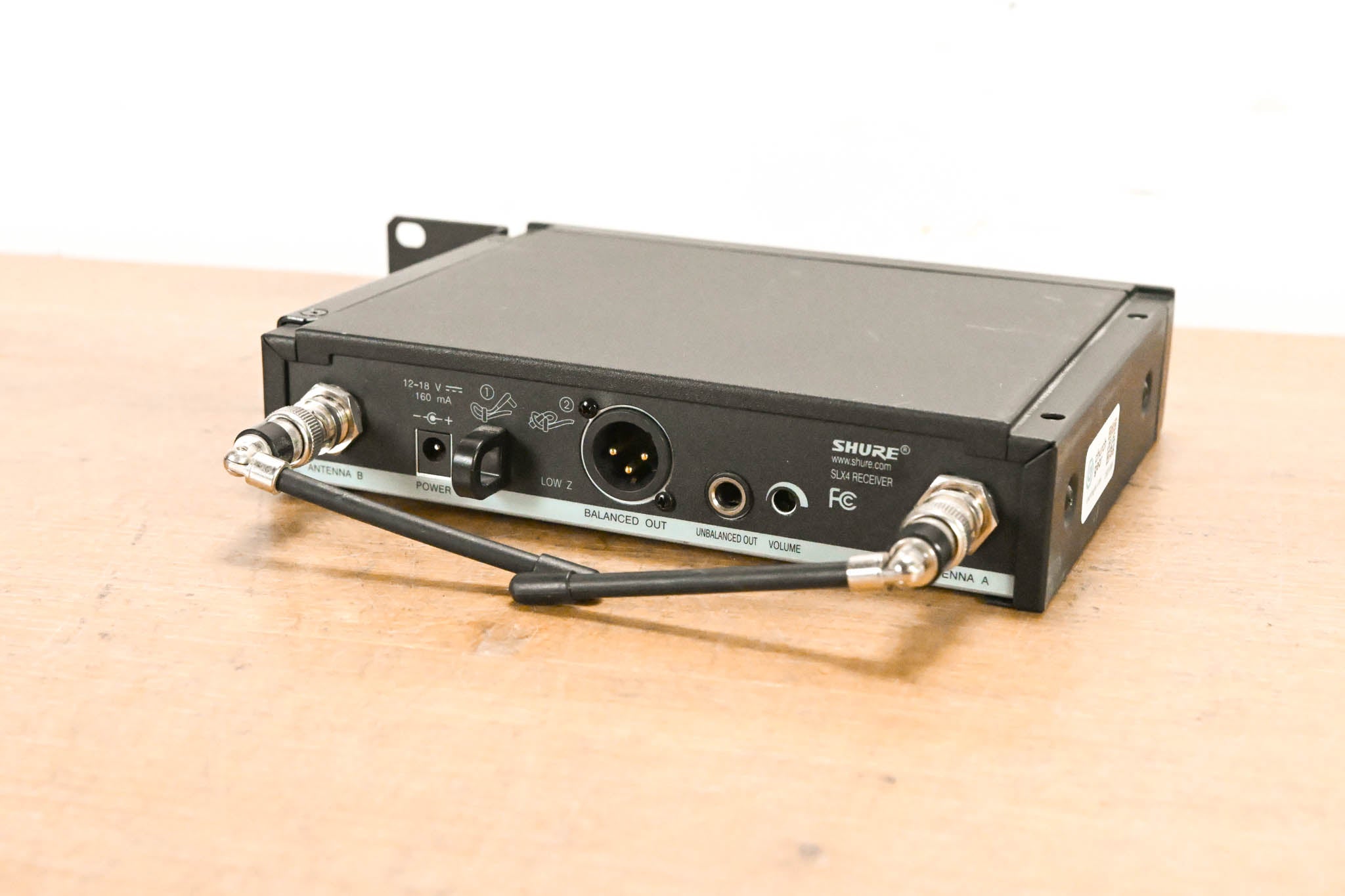 Shure SLX4 Wireless Receiver - G4 Band: 470-494 MHz (NO POWER SUPPLY)