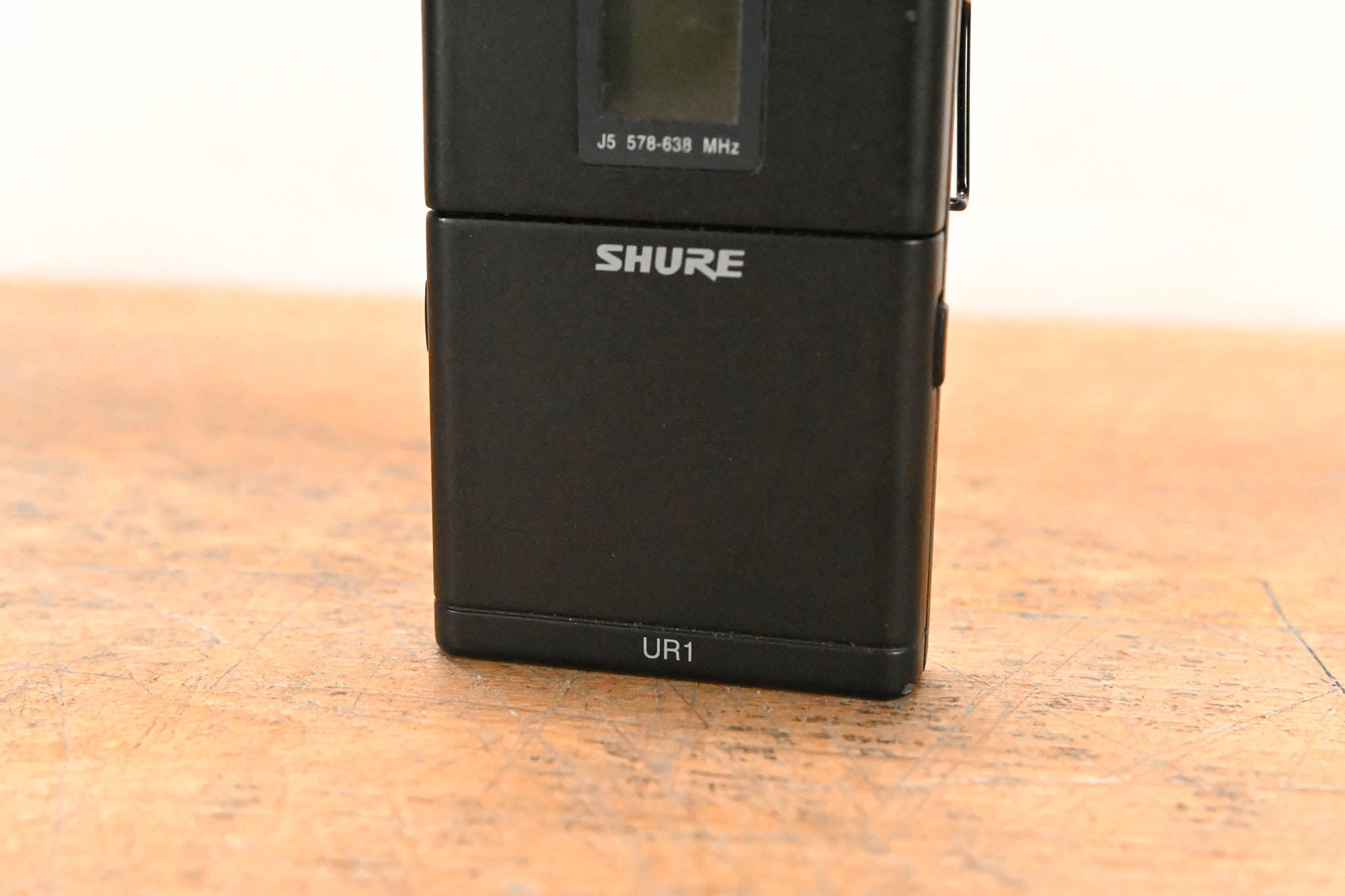 Shure UR1 Wireless Bodypack Transmitter - J5 Band: 578-638 MHz