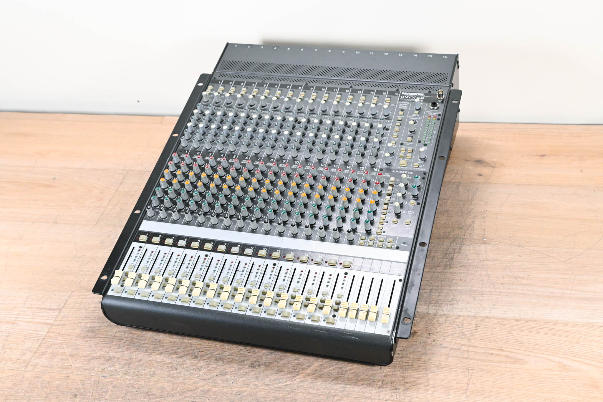 Mackie Onyx 1640 16-Channel 4-Bus Analog Mixer