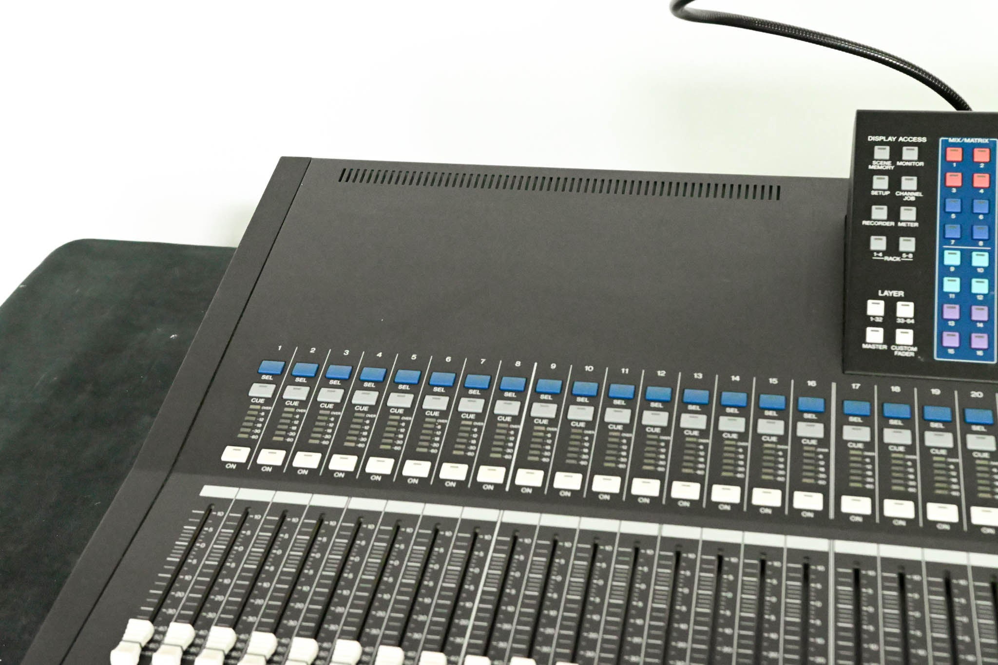 Yamaha LS9-32 32-Input Digital Mixing Console