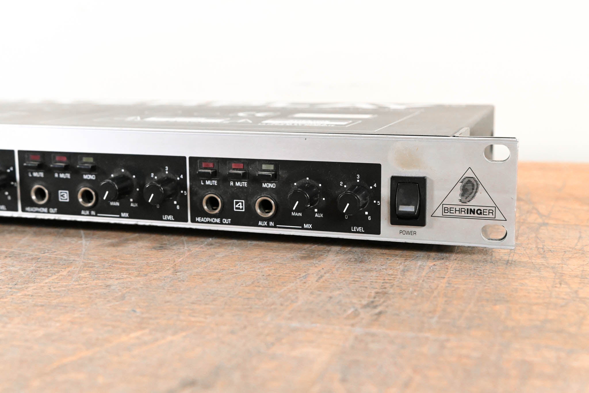 Behringer HA4000 Powerplay 4-Channel Stereo Headphone Amplifier