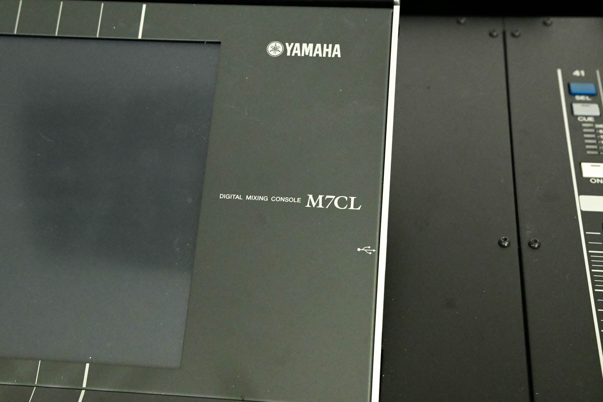 Yamaha M7CL-48 48-Channel Digital Audio Mixing Console with Road Case
