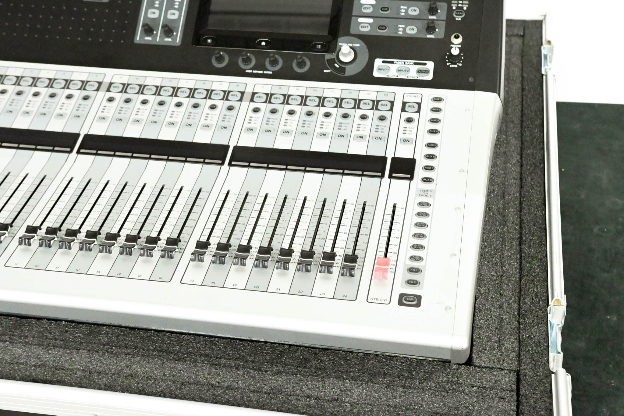 Yamaha TF3 24-Channel Digital Audio Mixer with Road Case
