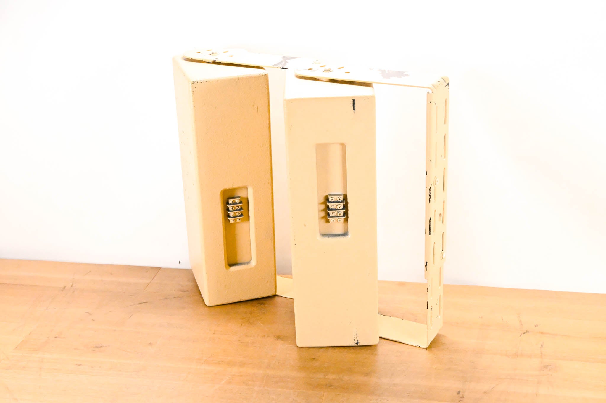 EAW UB52 Two-Way Full-Range Loudspeaker (PAIR)