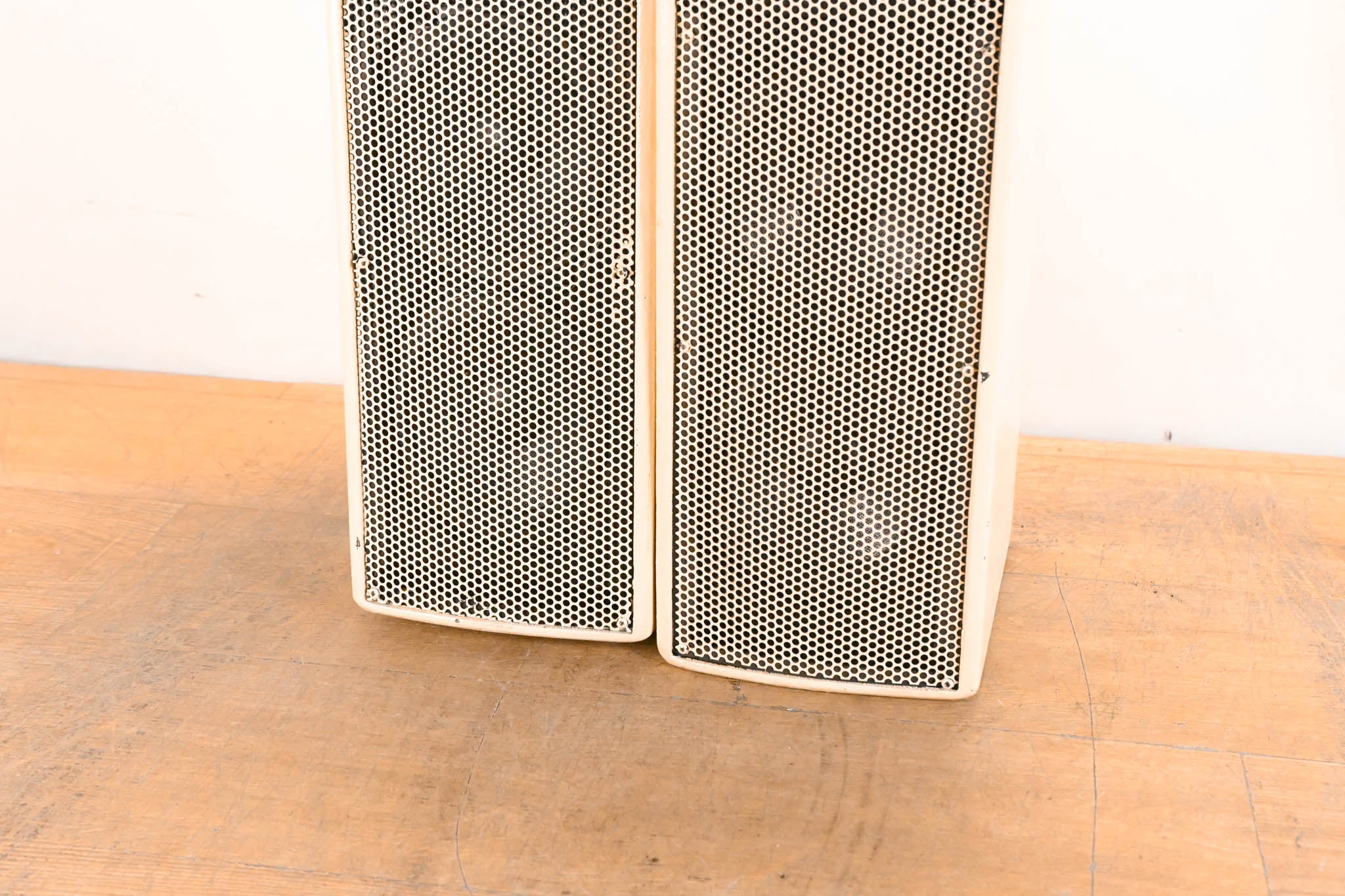 EAW UB52 Two-Way Full-Range Loudspeaker (PAIR)