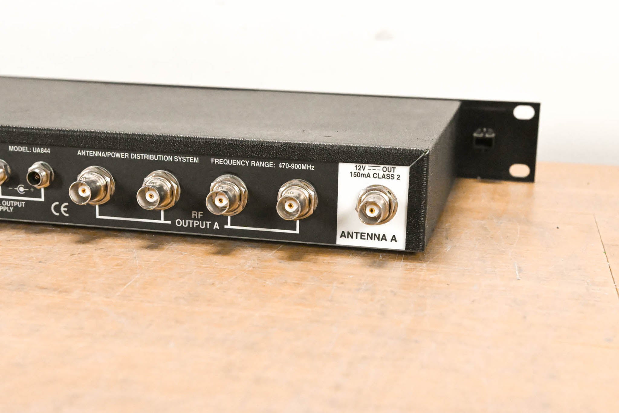 Shure UA844US Wideband UHF Antenna and Power Distributor (NO PSU)