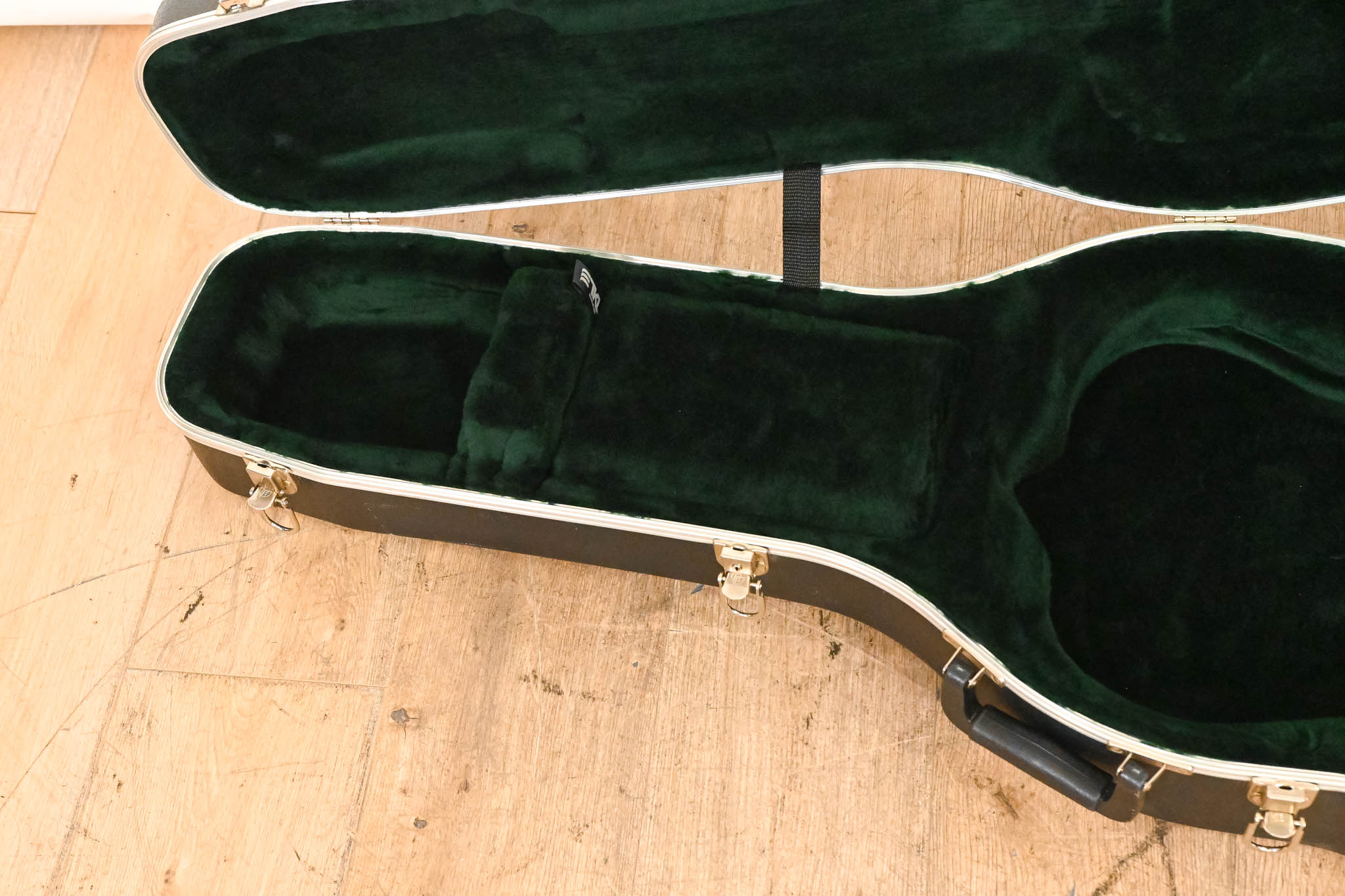 Martin 000 630 Molded Acoustic Guitar Case Black Green