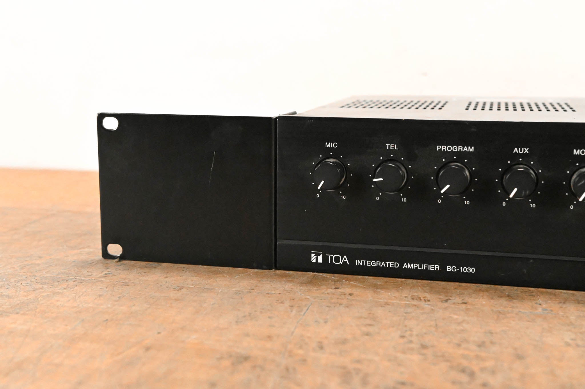 TOA BG-1030 5-Channel Mixer/Amplifer