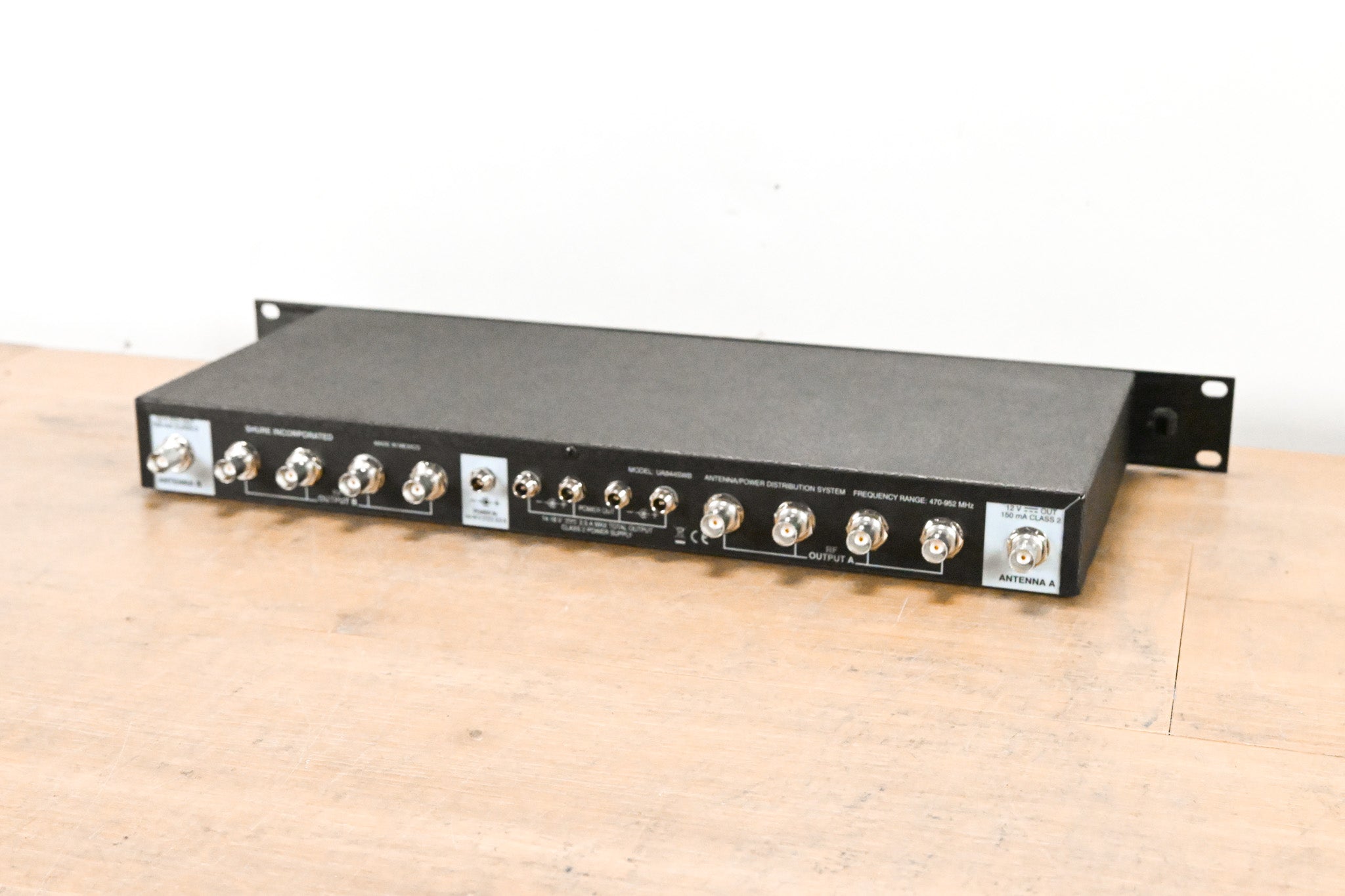 Shure UA844SWB Antenna Distribution System - 470-952 MHz (NO PSU)