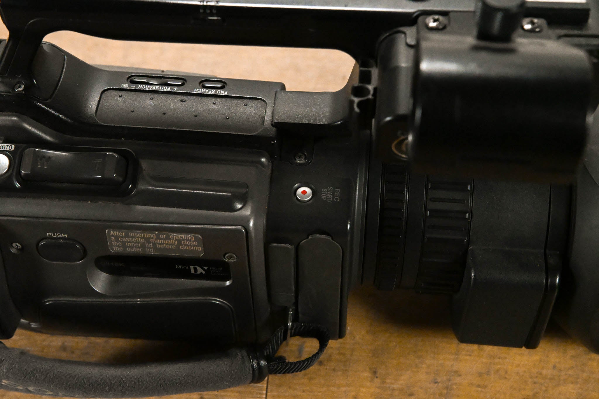 Sony DSR-PD170 3-CCD Mini DVCAM Camcorder