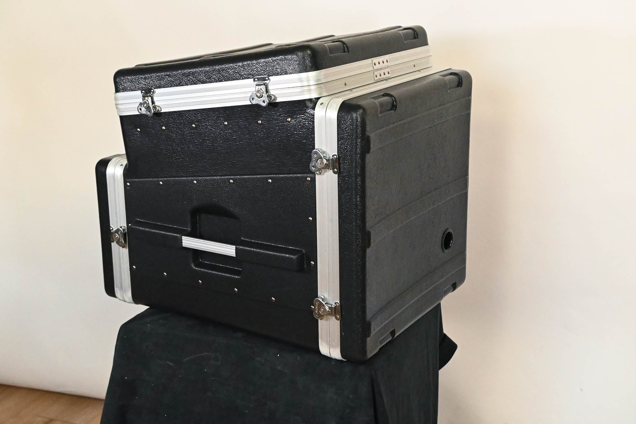 Gator Cases GRC-10X6 10U Top / 6U Front Console Audio Rack