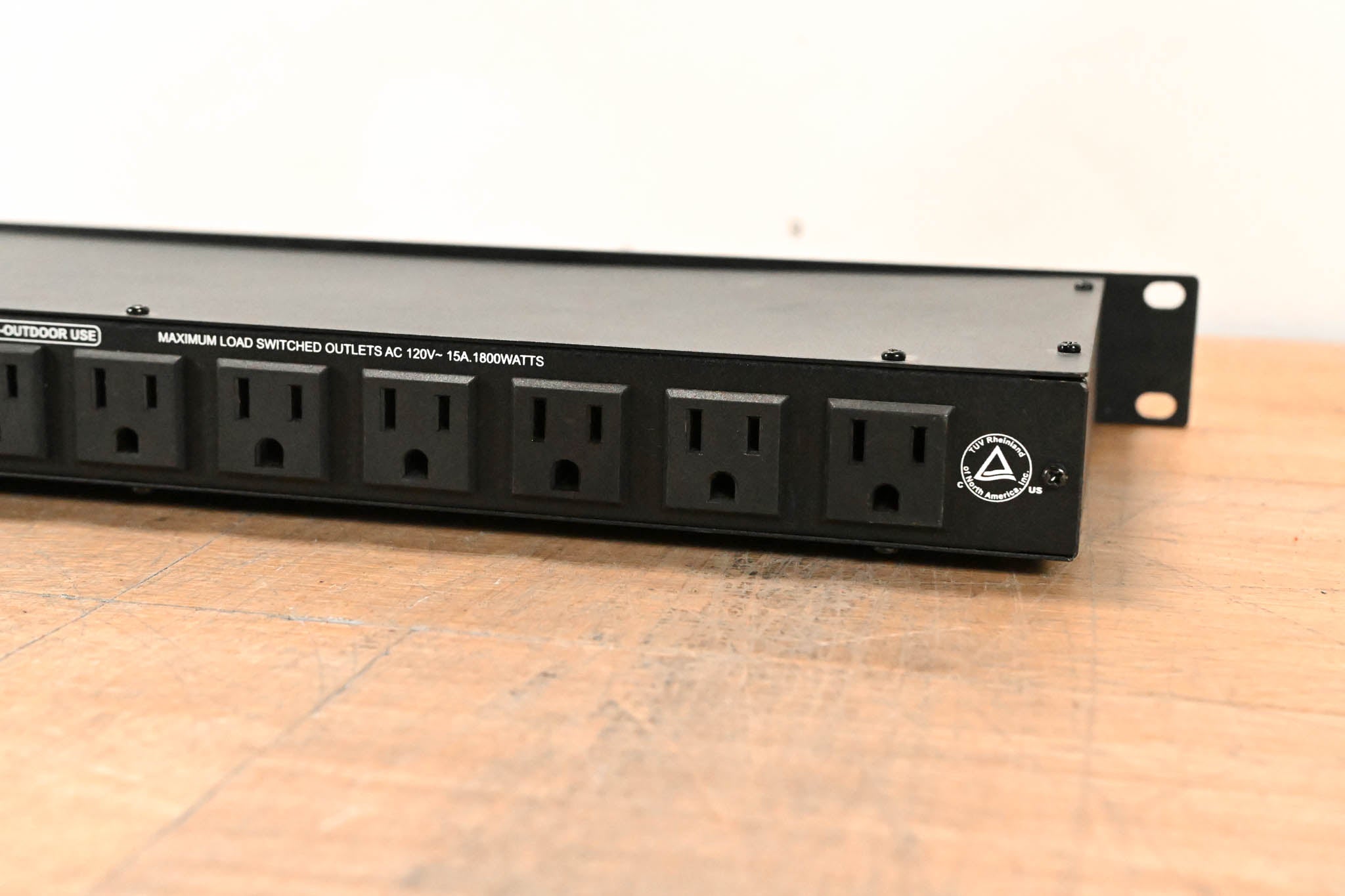 Furman M-8 8-Outlet Power Conditioner