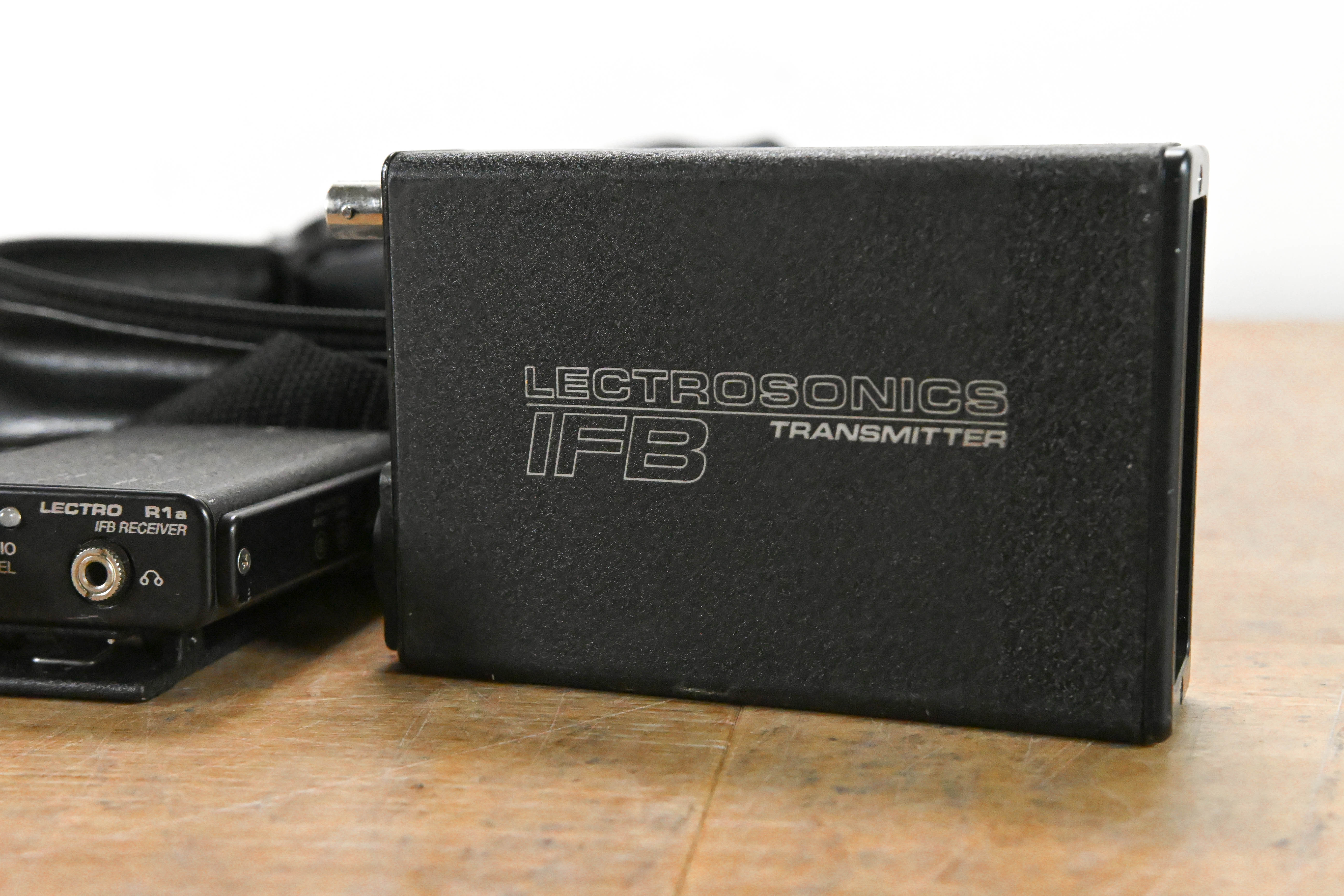 Lectrosonics T1 IFB Transmitter & R1a Receiver Block 21 w/ Case