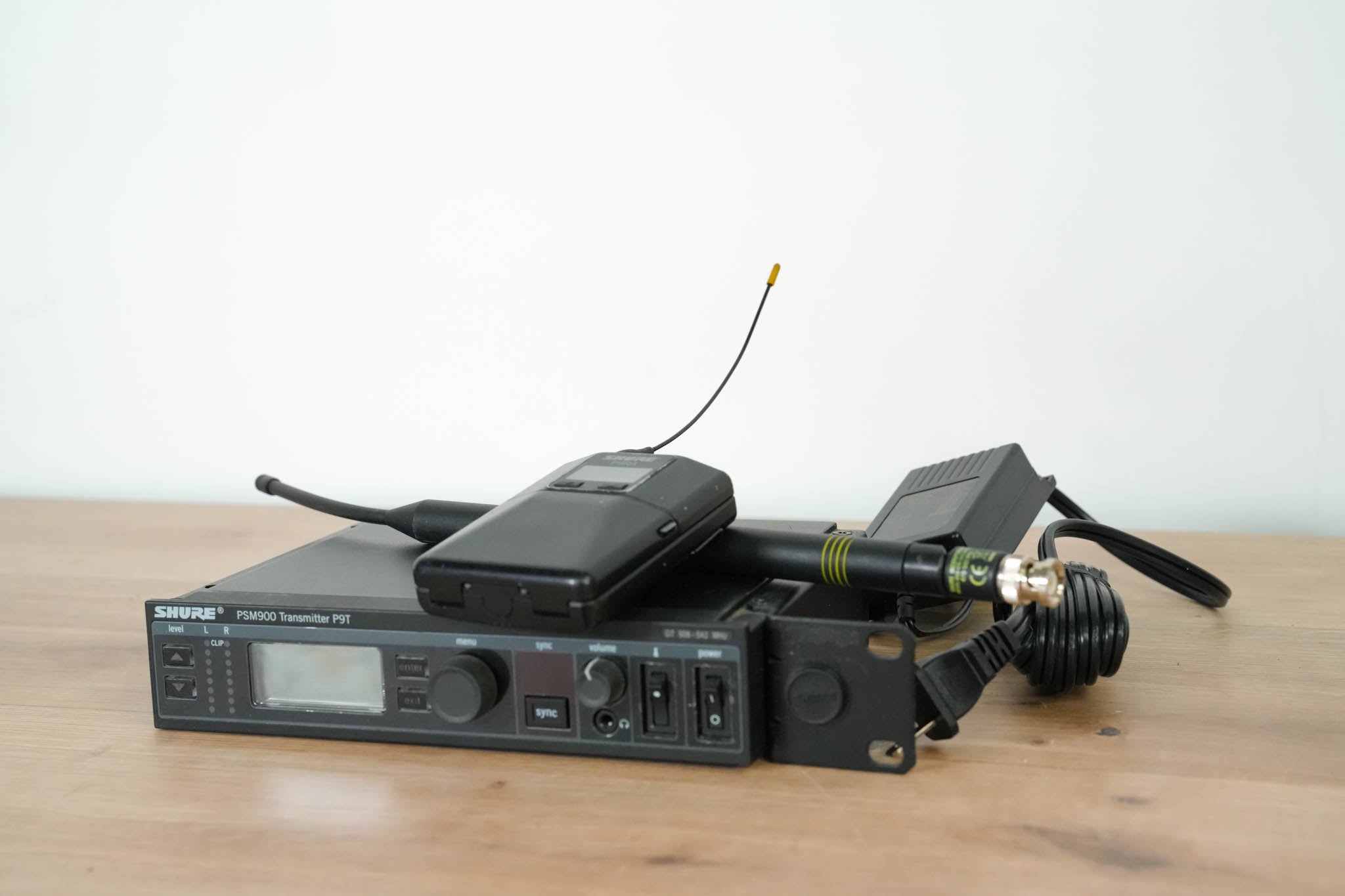 Shure PSM 900 Wireless In-Ear Monitoring System - G7 Band: 506-542 MHz