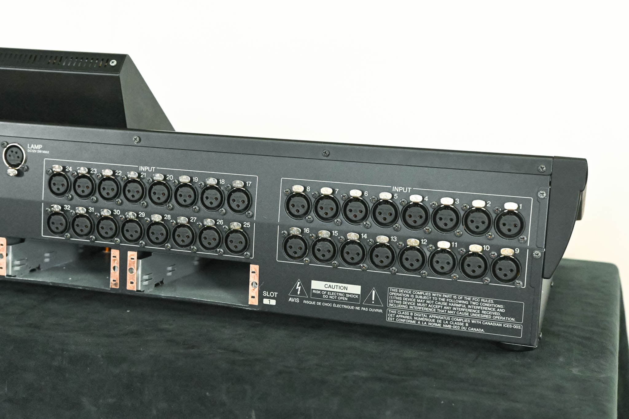 Yamaha LS9-32 32-Input Digital Mixing Console CG01SHA