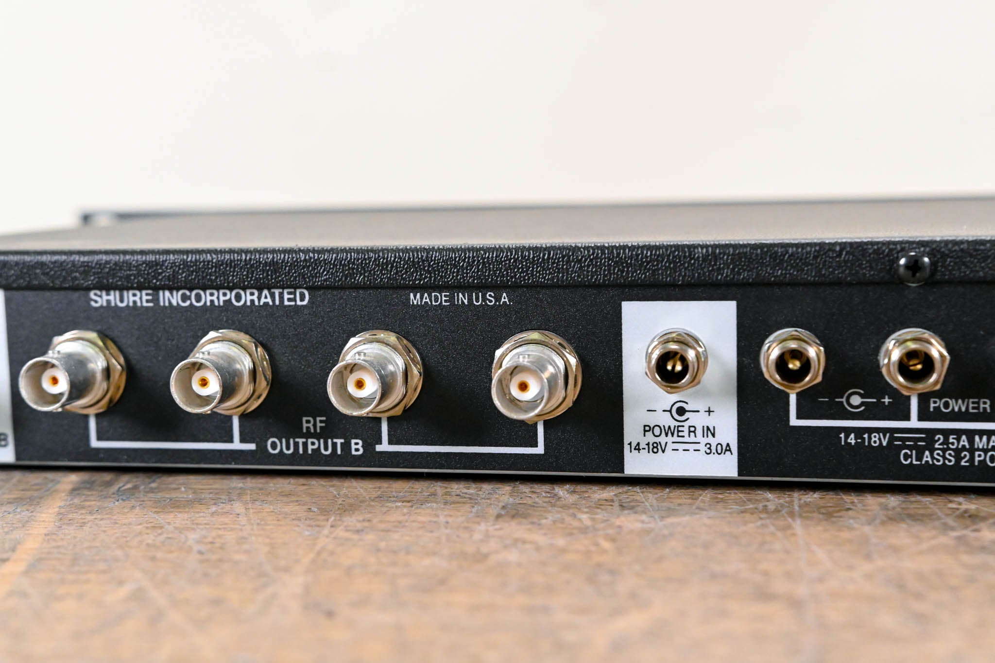 Shure UA844SWB Antenna Distribution System - 470-952 MHz NO POWER SUPPLY