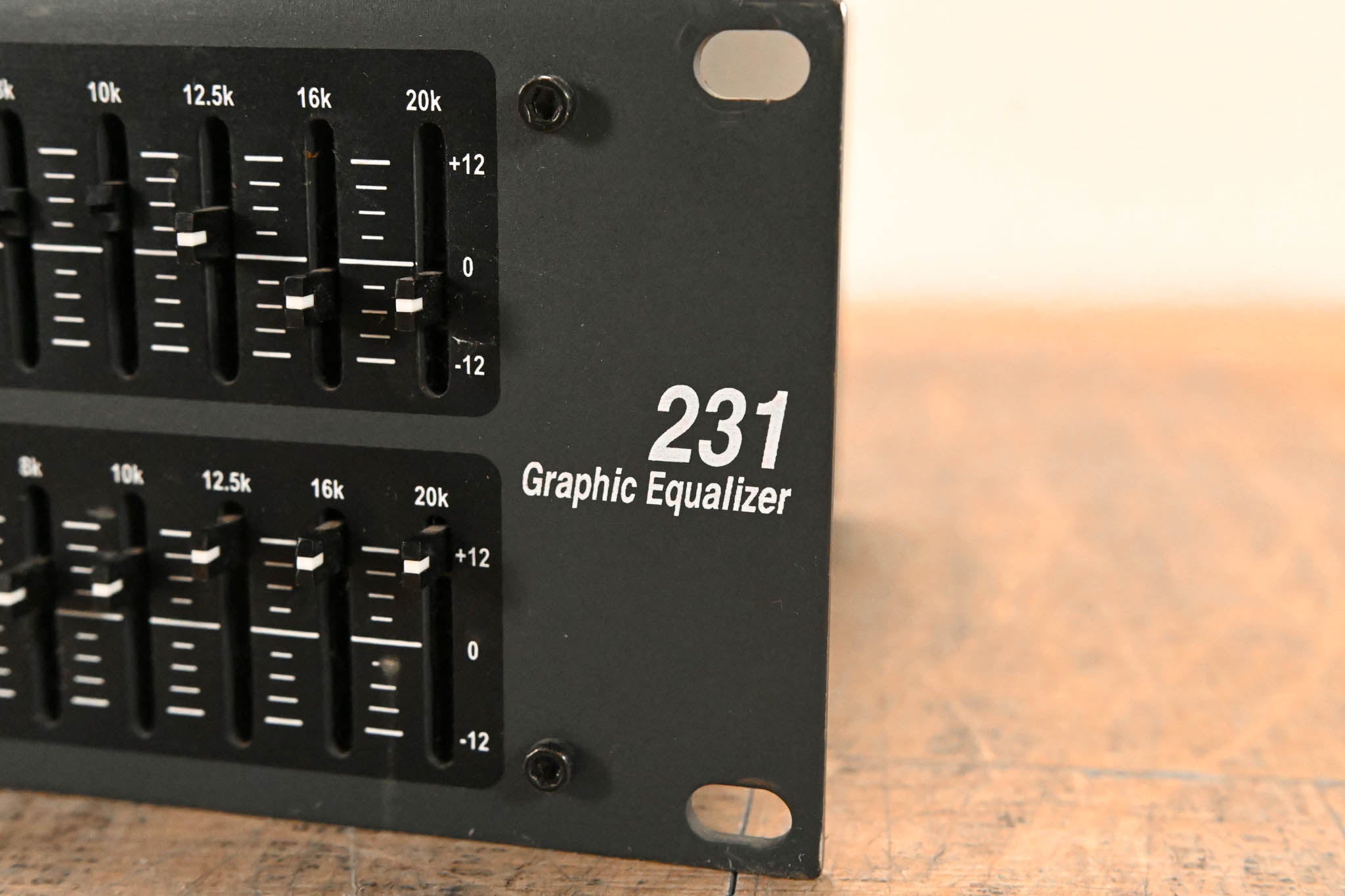dbx 231 グラフィックイコライザー DBX 231S Graphic Equalizer | FrontEndAudio.com