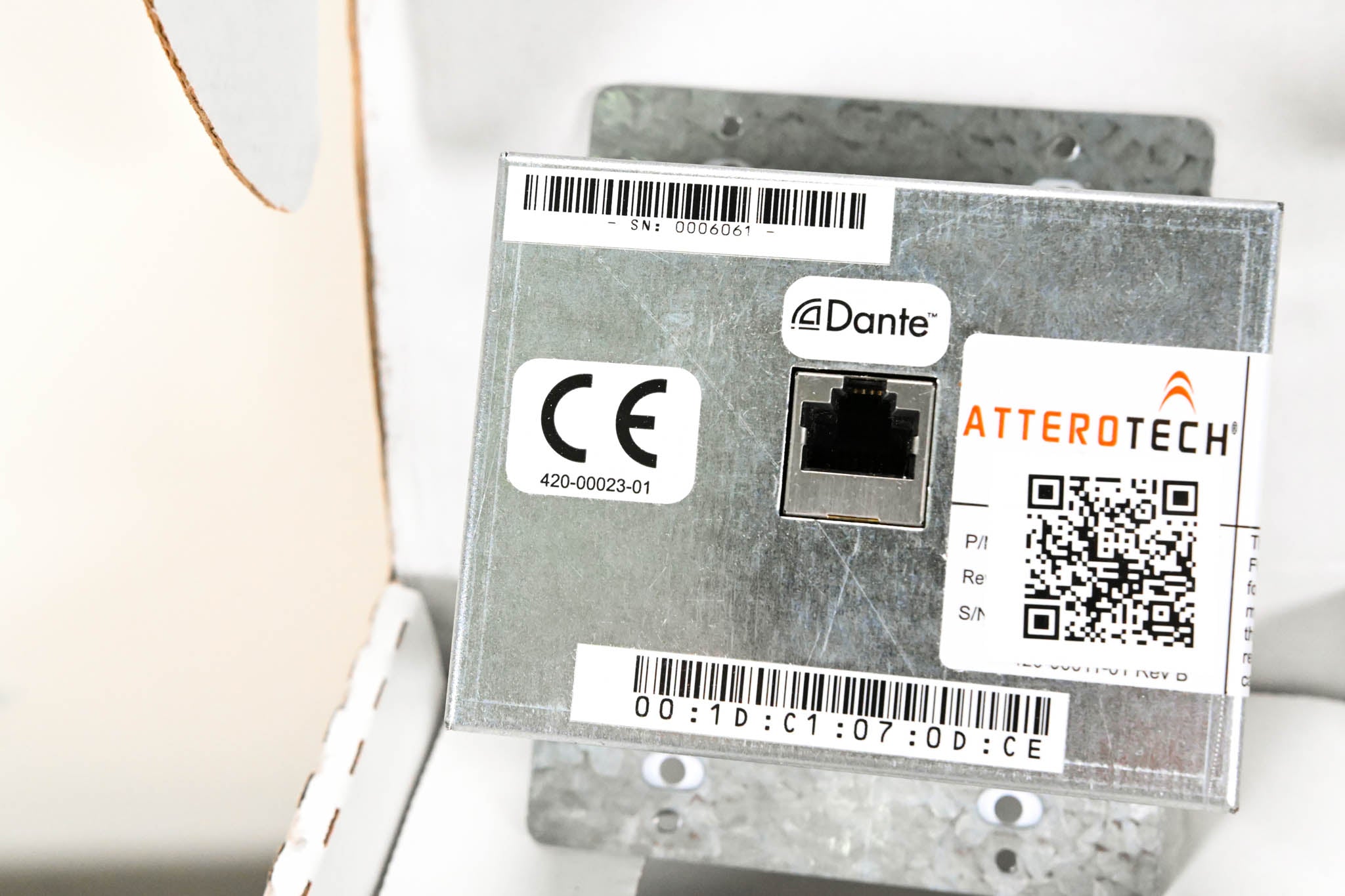 QSC Attero Tech unD3IO 2-in/2-out Dante Wallplate I/O Interface