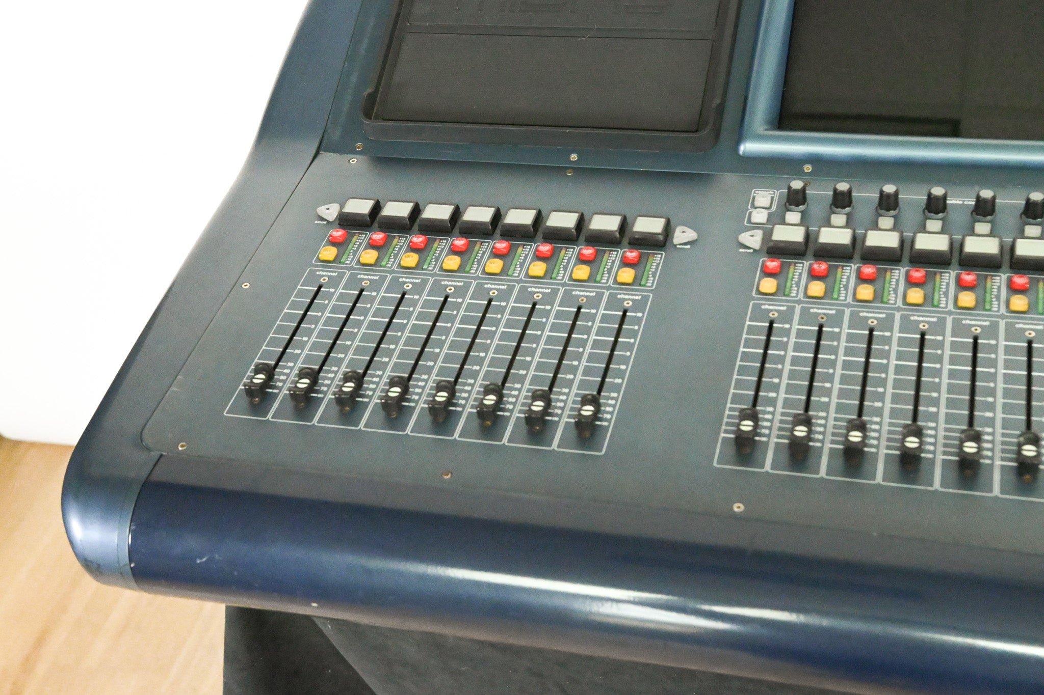 Midas PRO2 Live Digital Audio Mixing Console with Flight Case