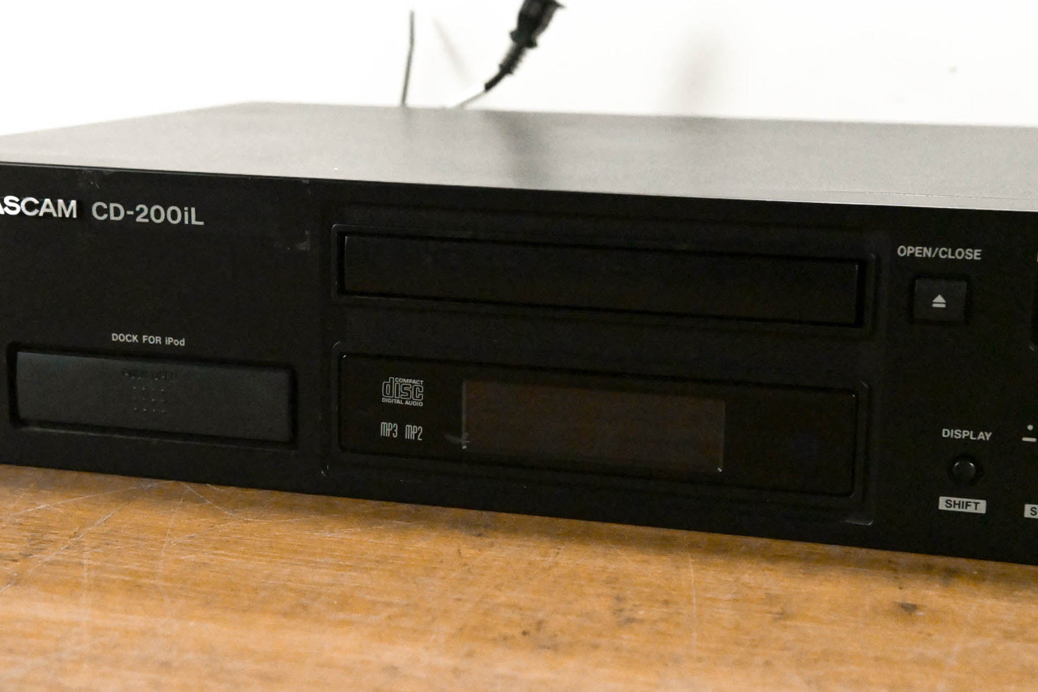 TASCAM CD-200iL Professional CD Player & iPod Dock