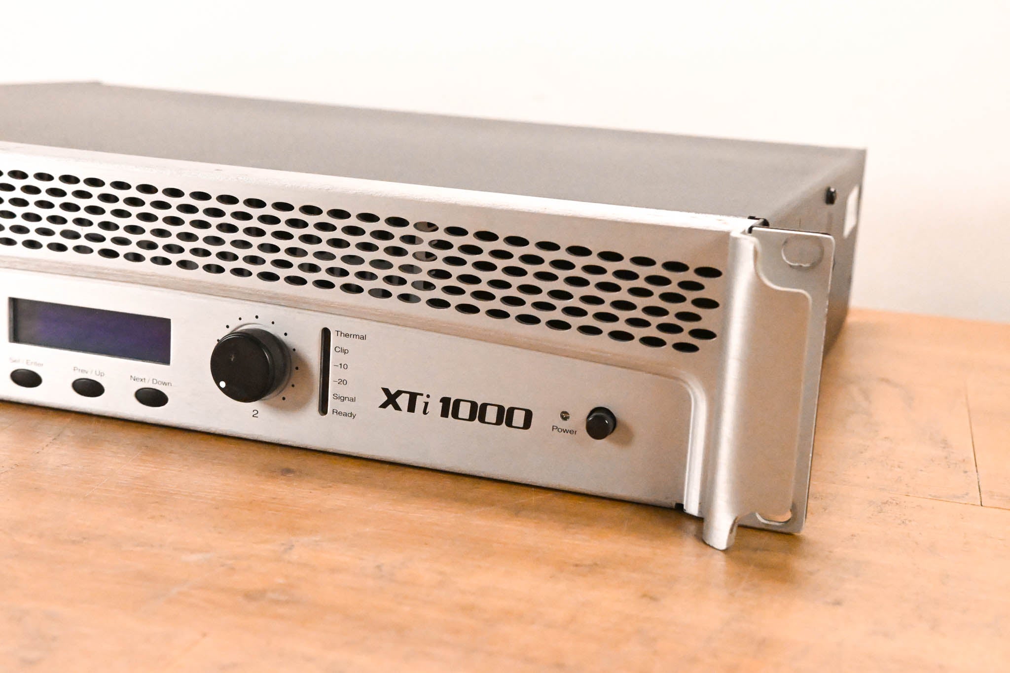 Crown XTi 1000 Stereo Power Amplifier with DSP CG010UA