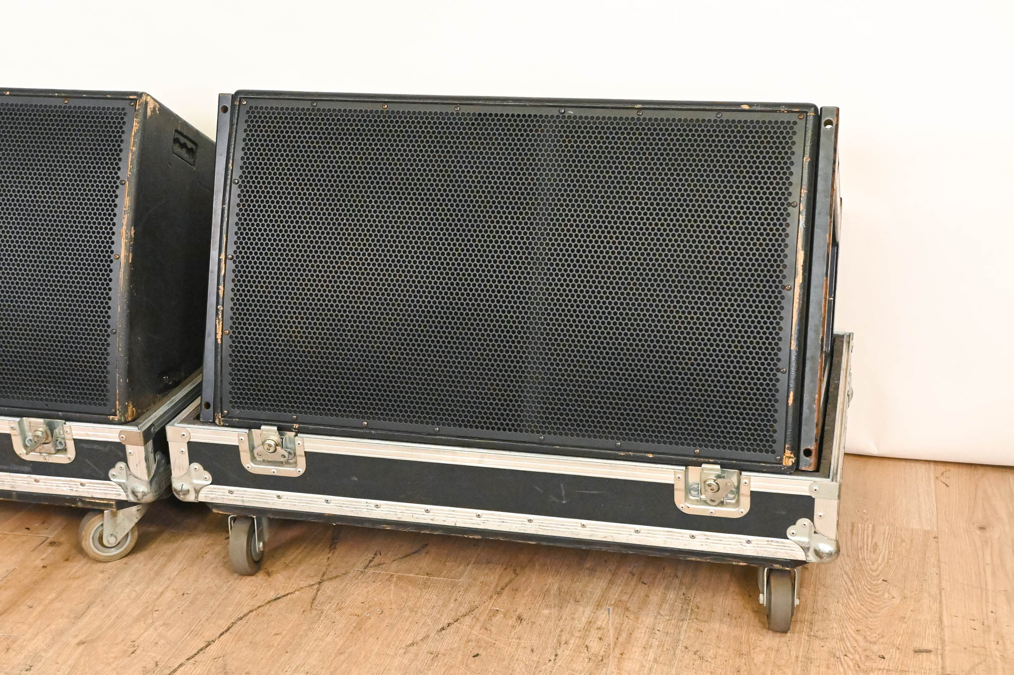 EAW KF650z Virtual Array Full Range Loudspeaker (PAIR) w/ Road Case
