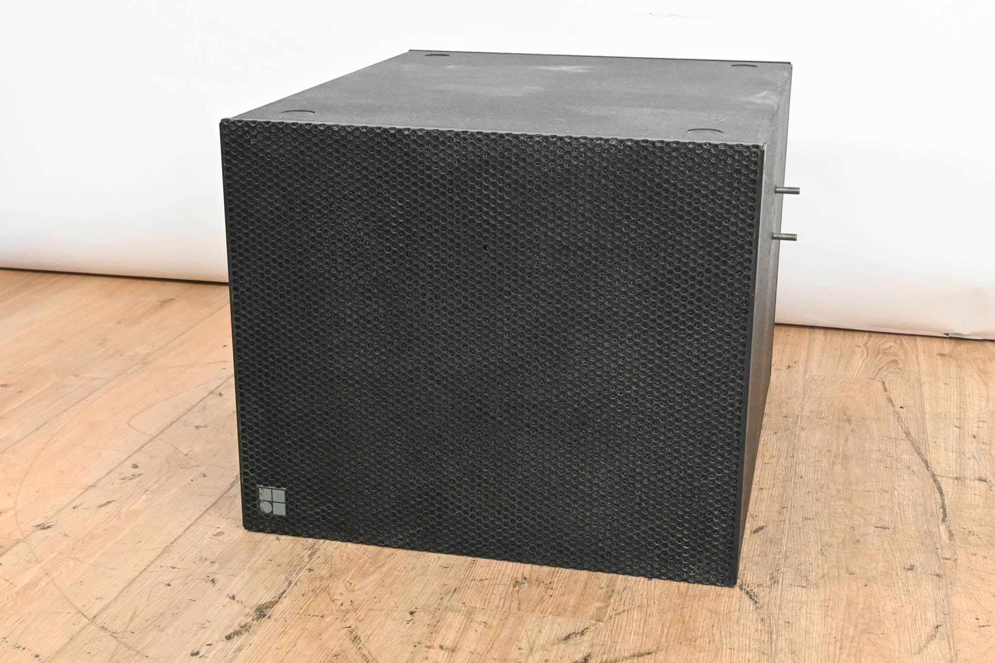 d&b audiotechnik QiCSA-SUB Passive 18" Cardioid Subwoofer Array Module