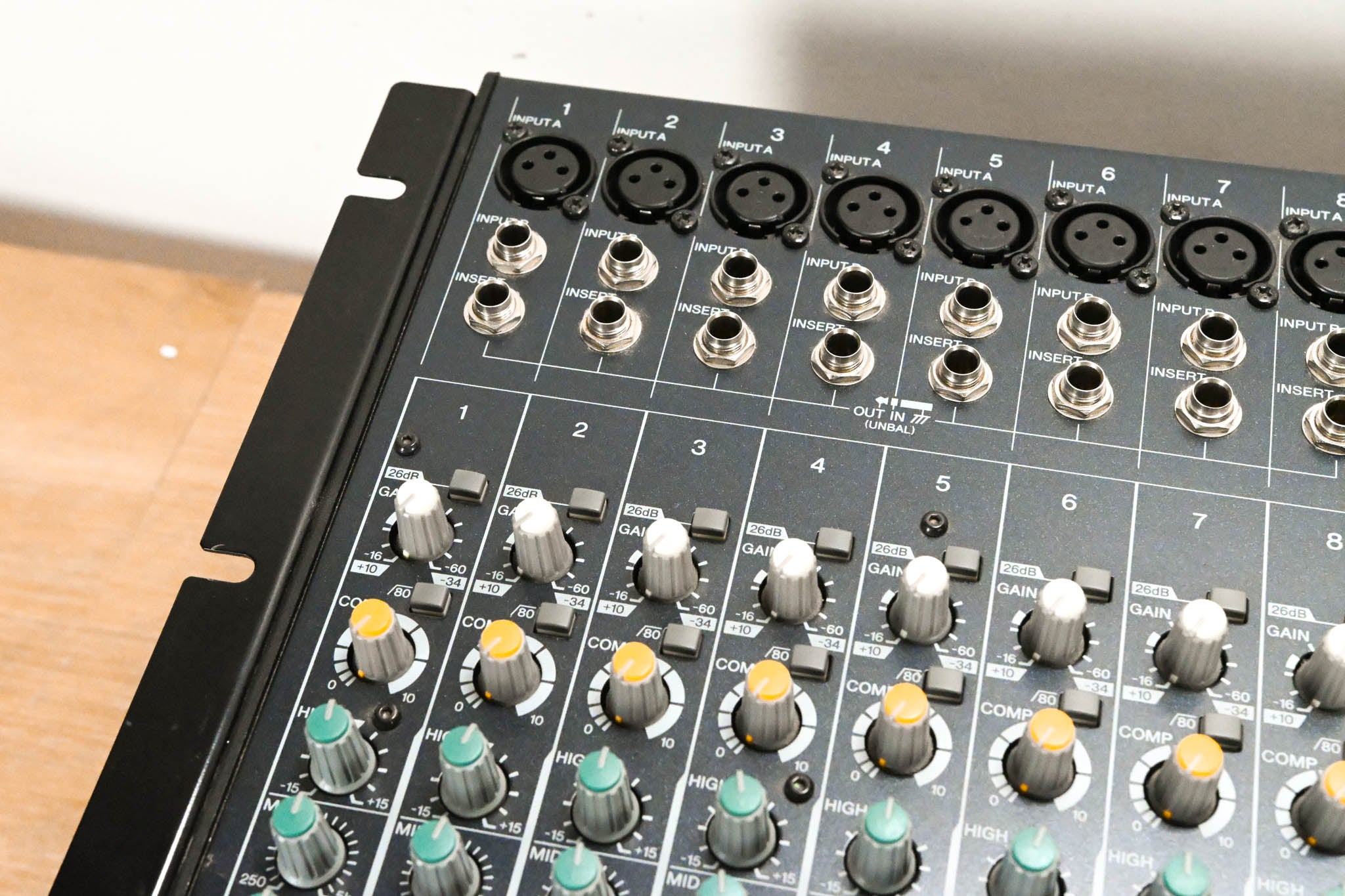 Yamaha EMX5016CF 16-Channel 1000W Power Mixer