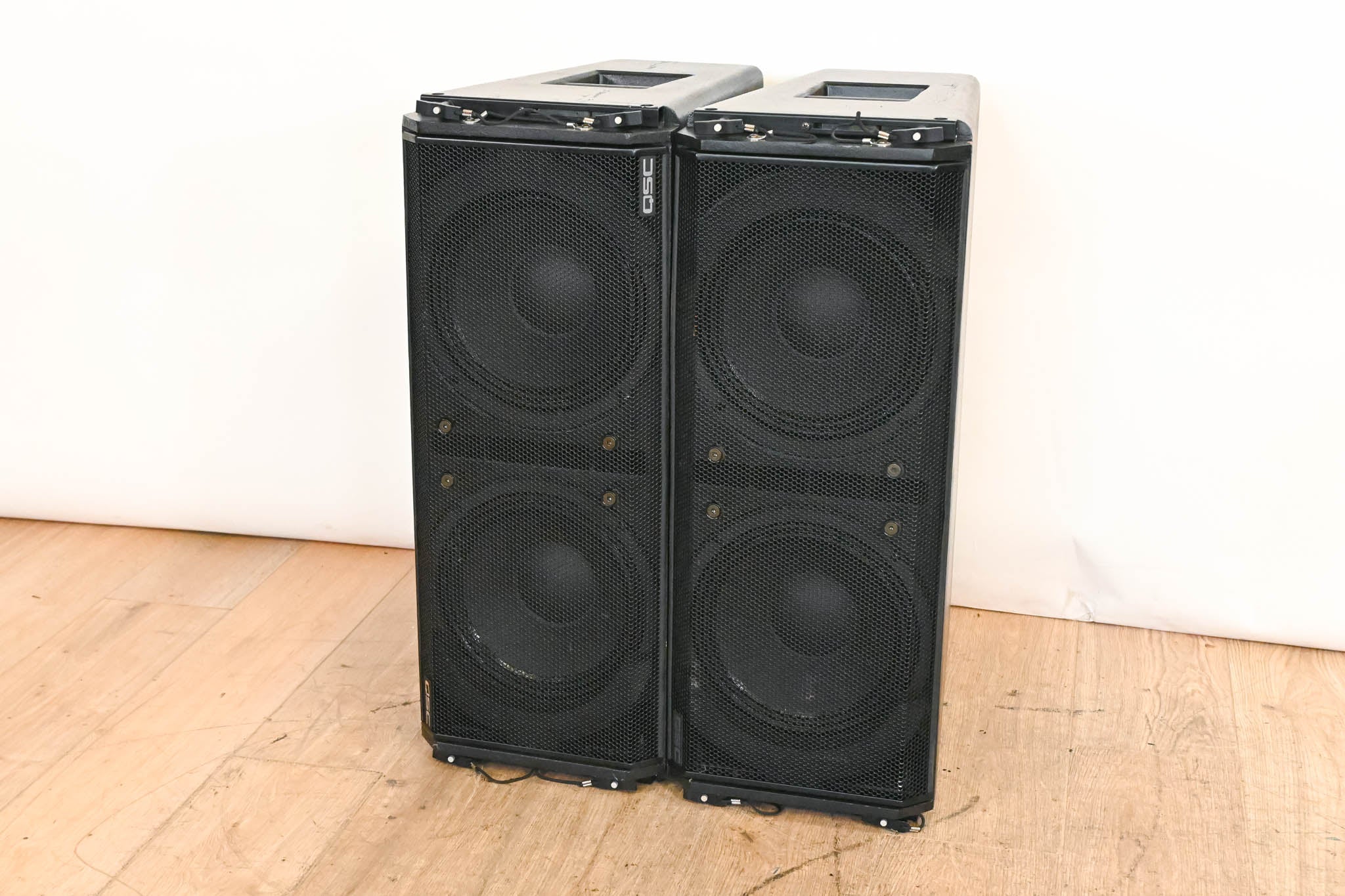 QSC WideLine-10 Dual 10-Inch Wide Line Array Speaker (PAIR)