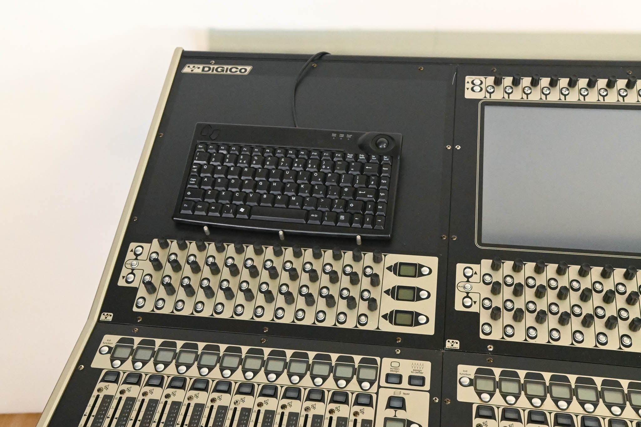 DiGiCo SD8 120-Channel Digital Mixing Console w/ Waves Card + ST Optical