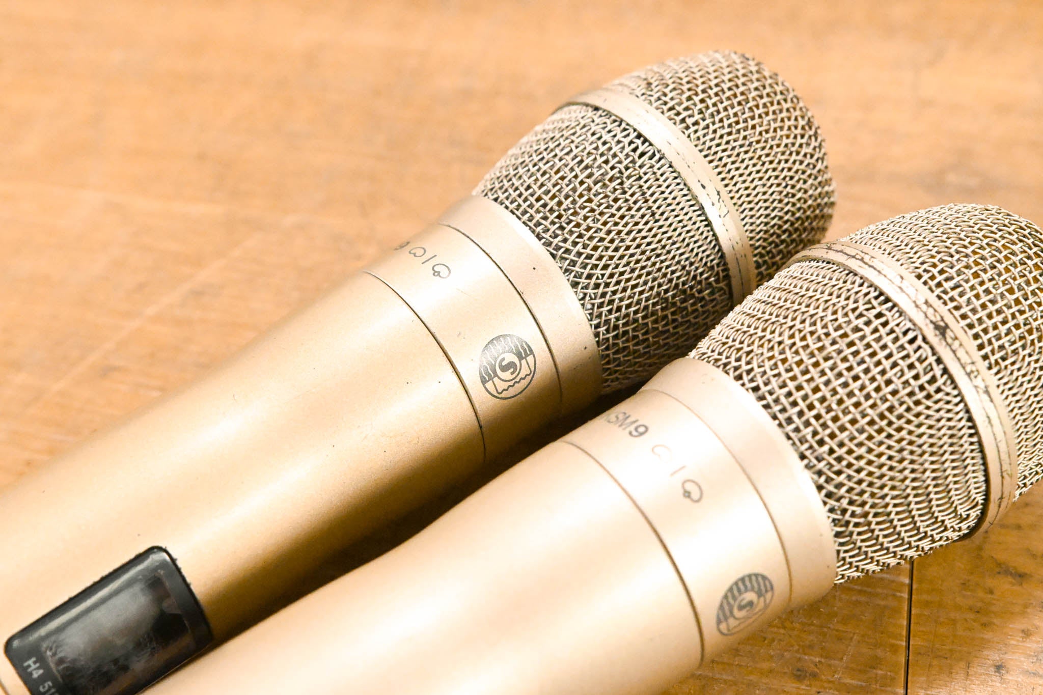 Shure UR4D+ Dual Wireless Receiver with UR2/KSM9 Mic Pair - H4 Band