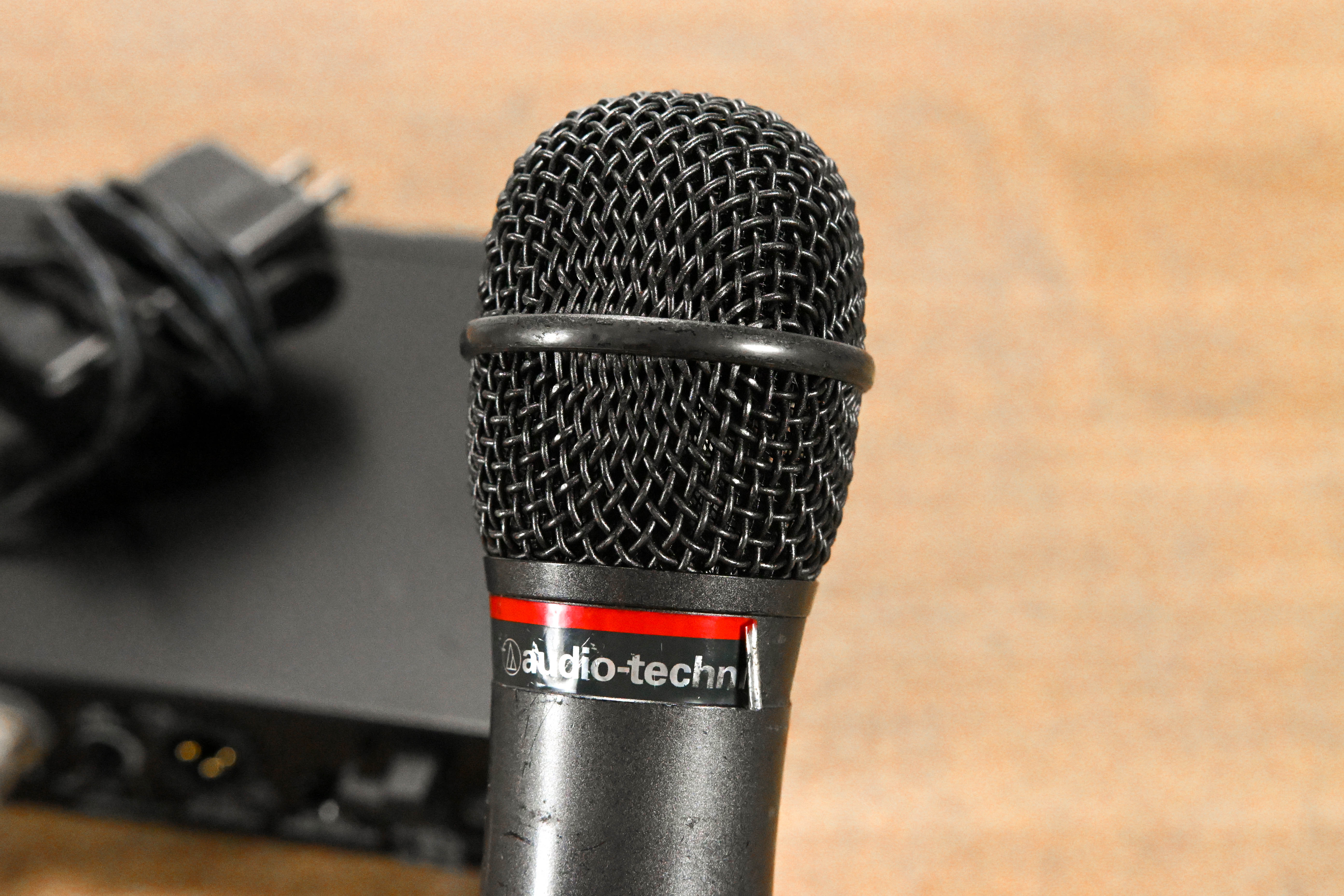 Audio-Technica ATW-R3100bC Receiver w/ ATW-T341bC Mic 541-566 MHz