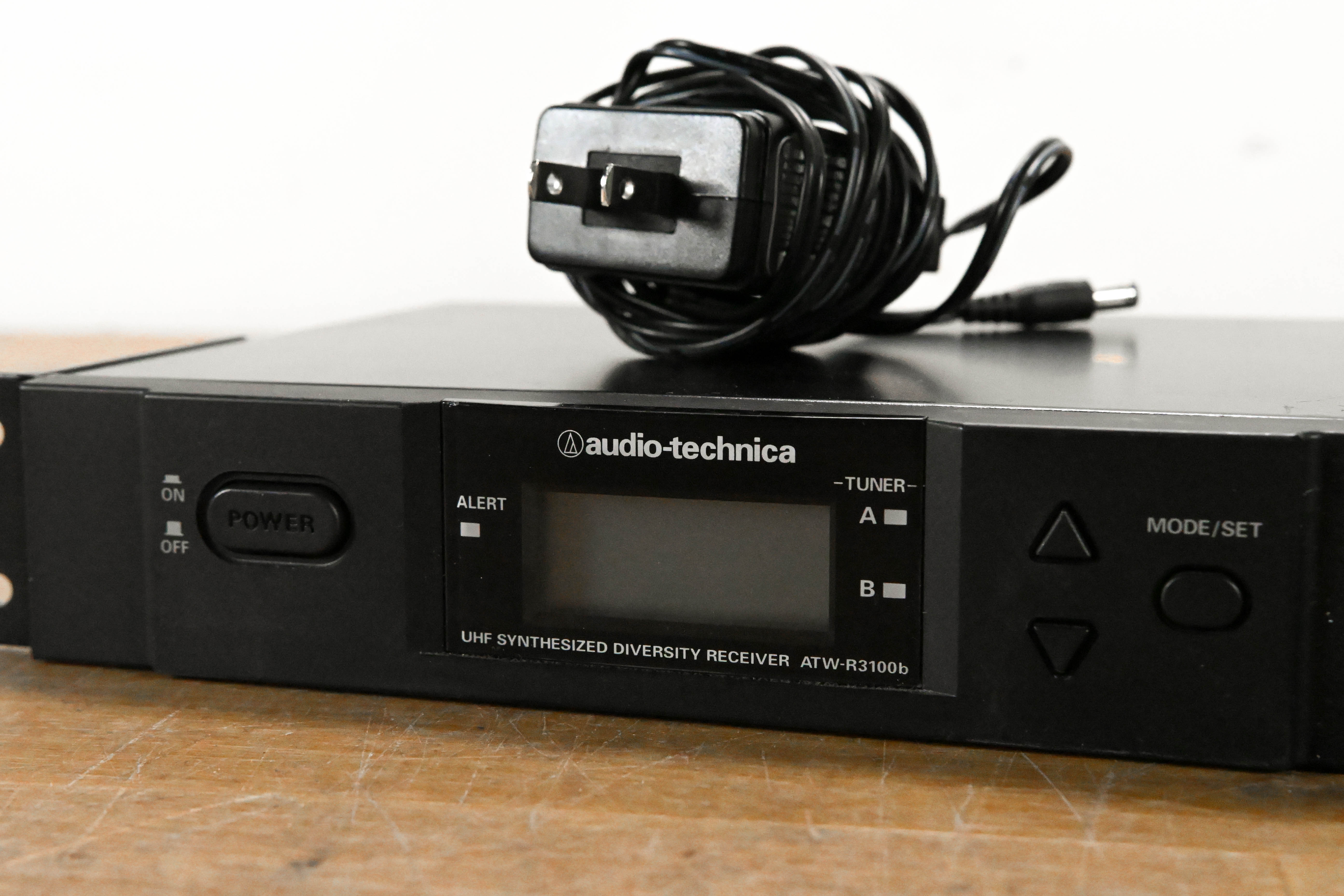 Audio-Technica ATW-R3100bC Receiver w/ ATW-T341bC Mic 541-566 MHz