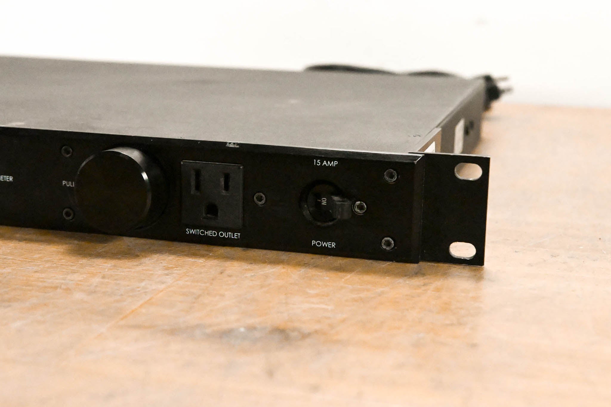 Furman Elite-15i Power Conditioner with Lights (7-Outlet, 15-Amp)