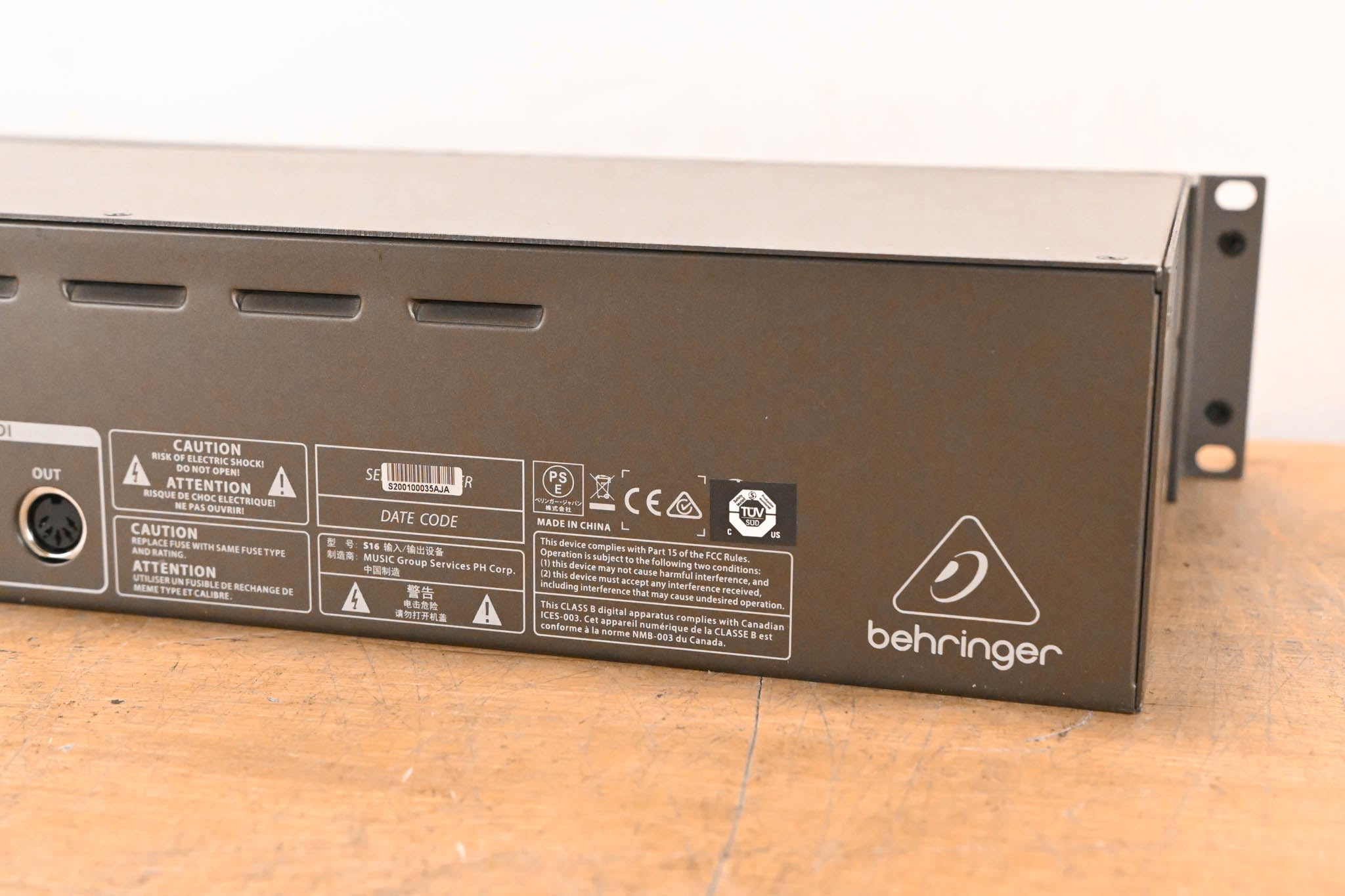 Behringer S16 16 x 8 Digital Stage Box