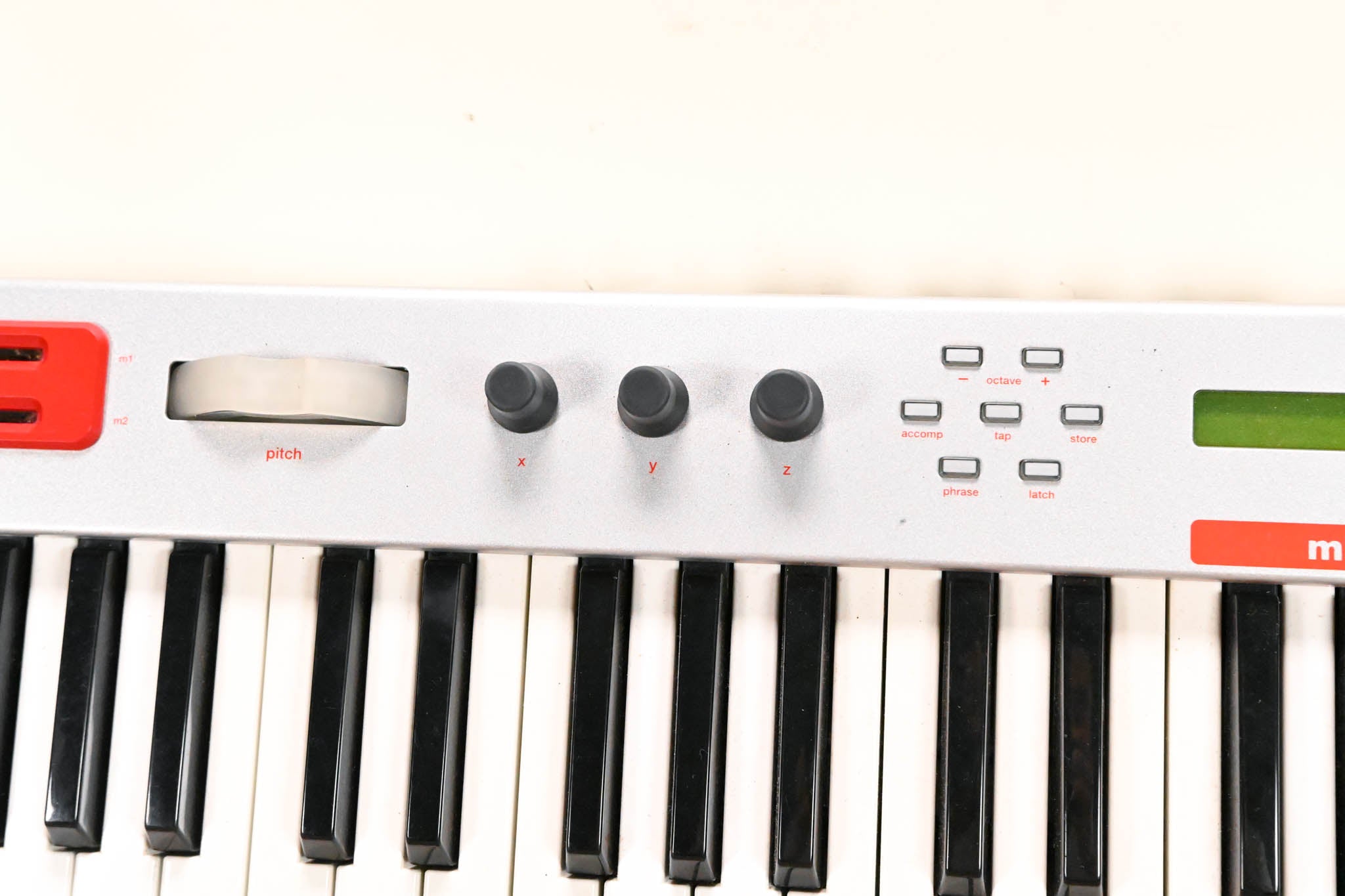 Alesis micron シンセサイザー 37鍵 Alesis Micron 37-Key Analog Modeling Synthesizer (NO POWER