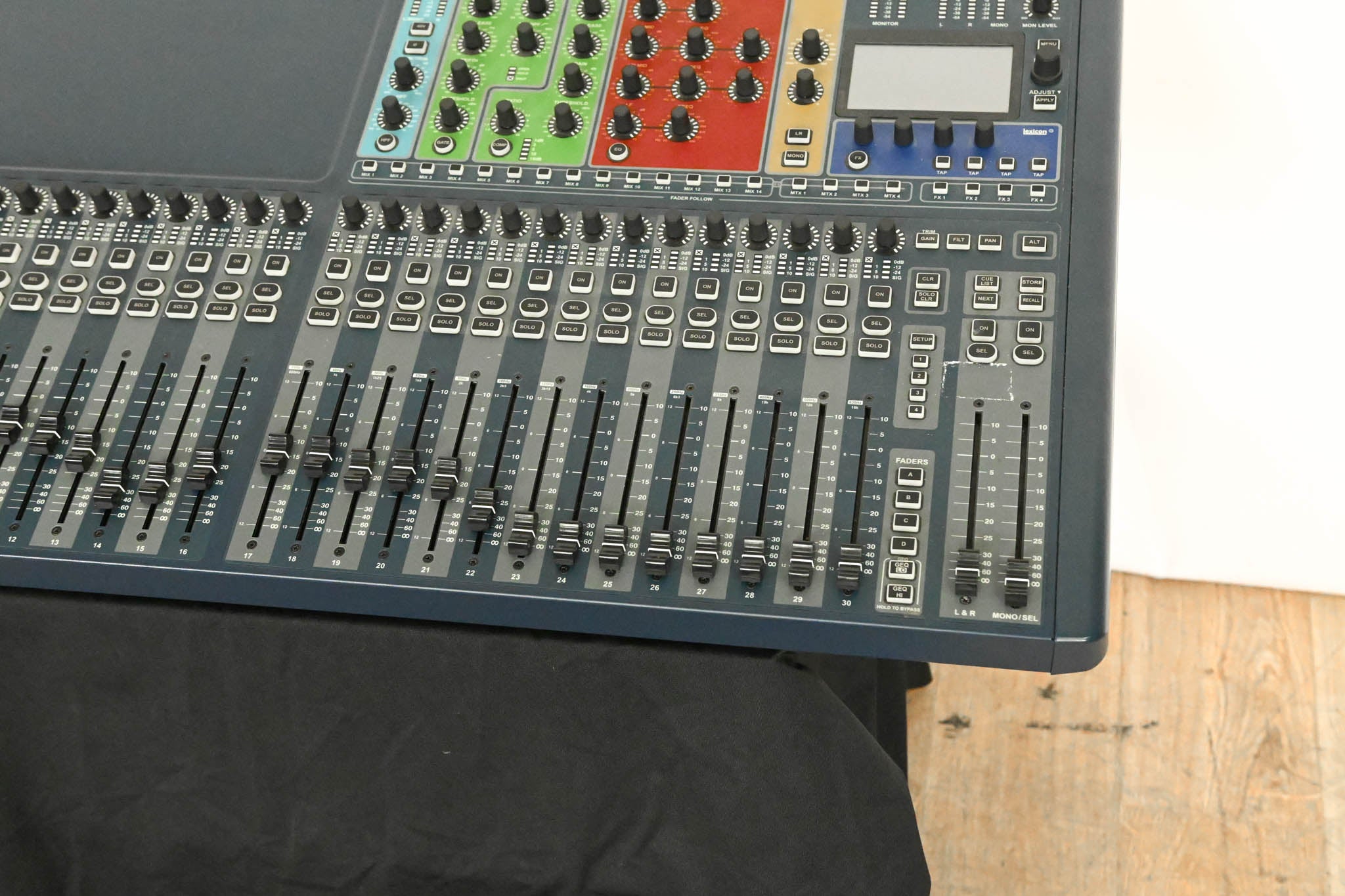 Soundcraft Si Expression 3 32-Channel Digital Mixer