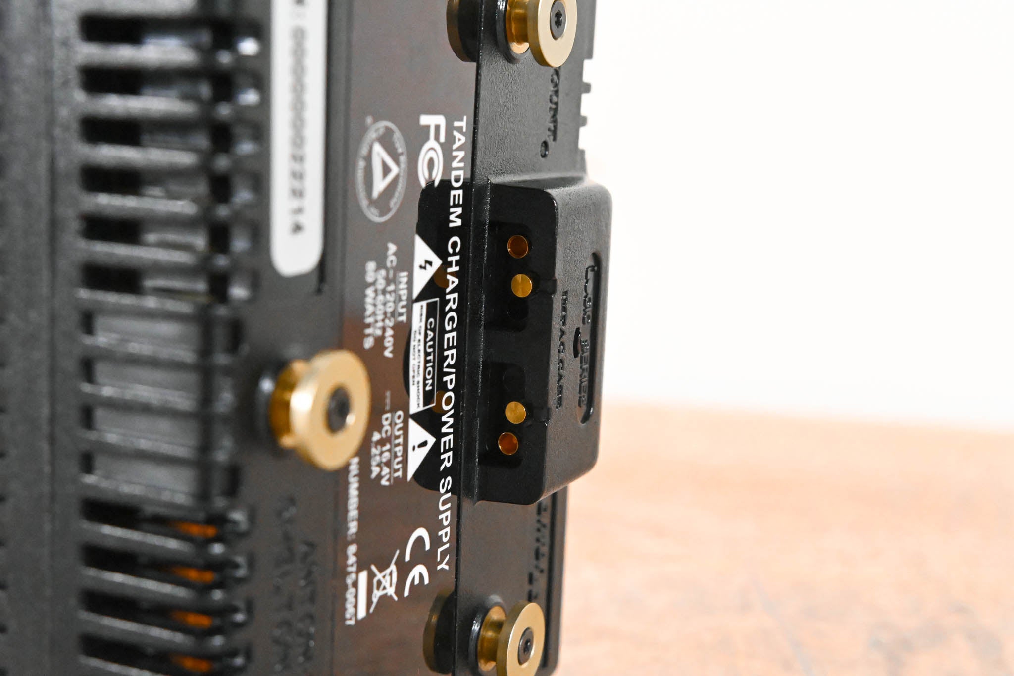 Anton Bauer Tandem-70 On-Camera AC Power/Charger