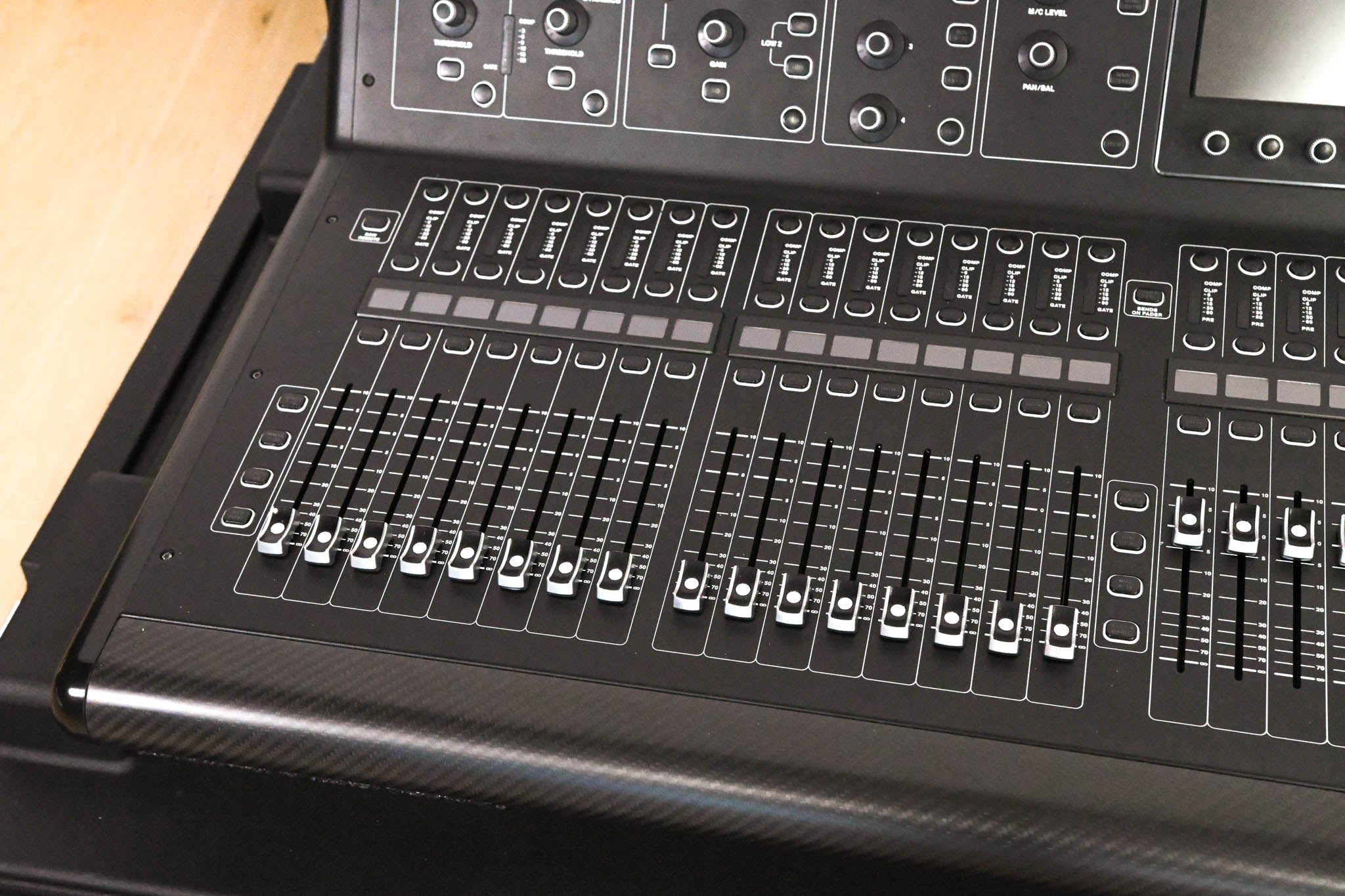 Midas M32 40-Channel Digital Audio Console with Road Case