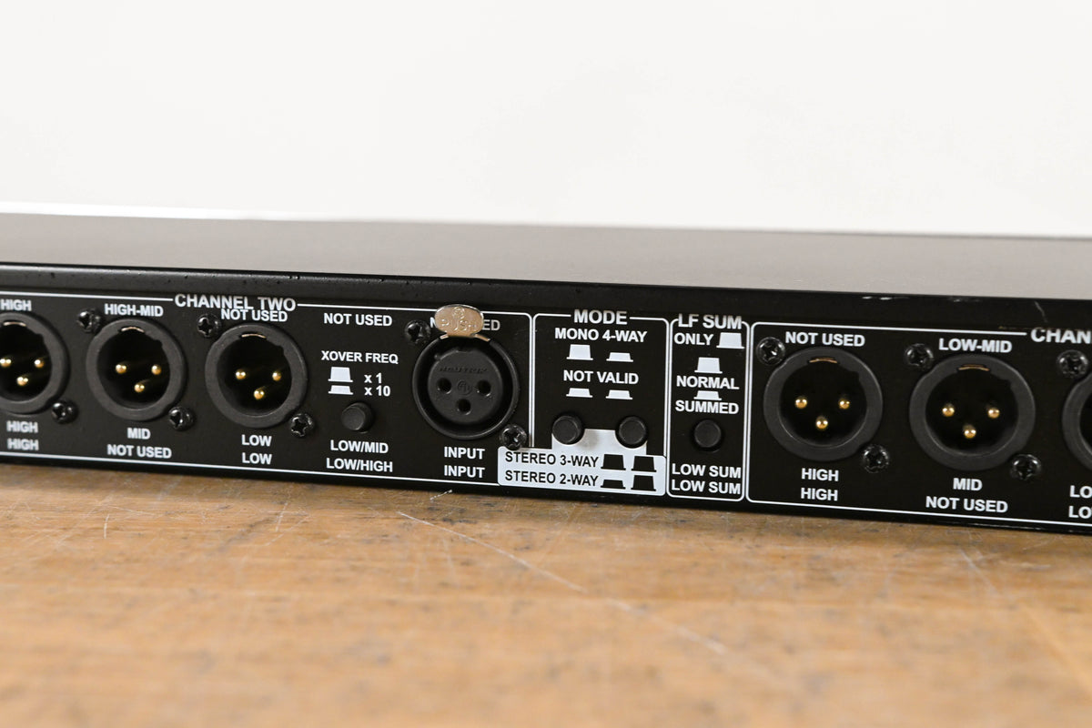 dbx 234xs 2/3-Way Stereo, 4-Way Mono Crossover