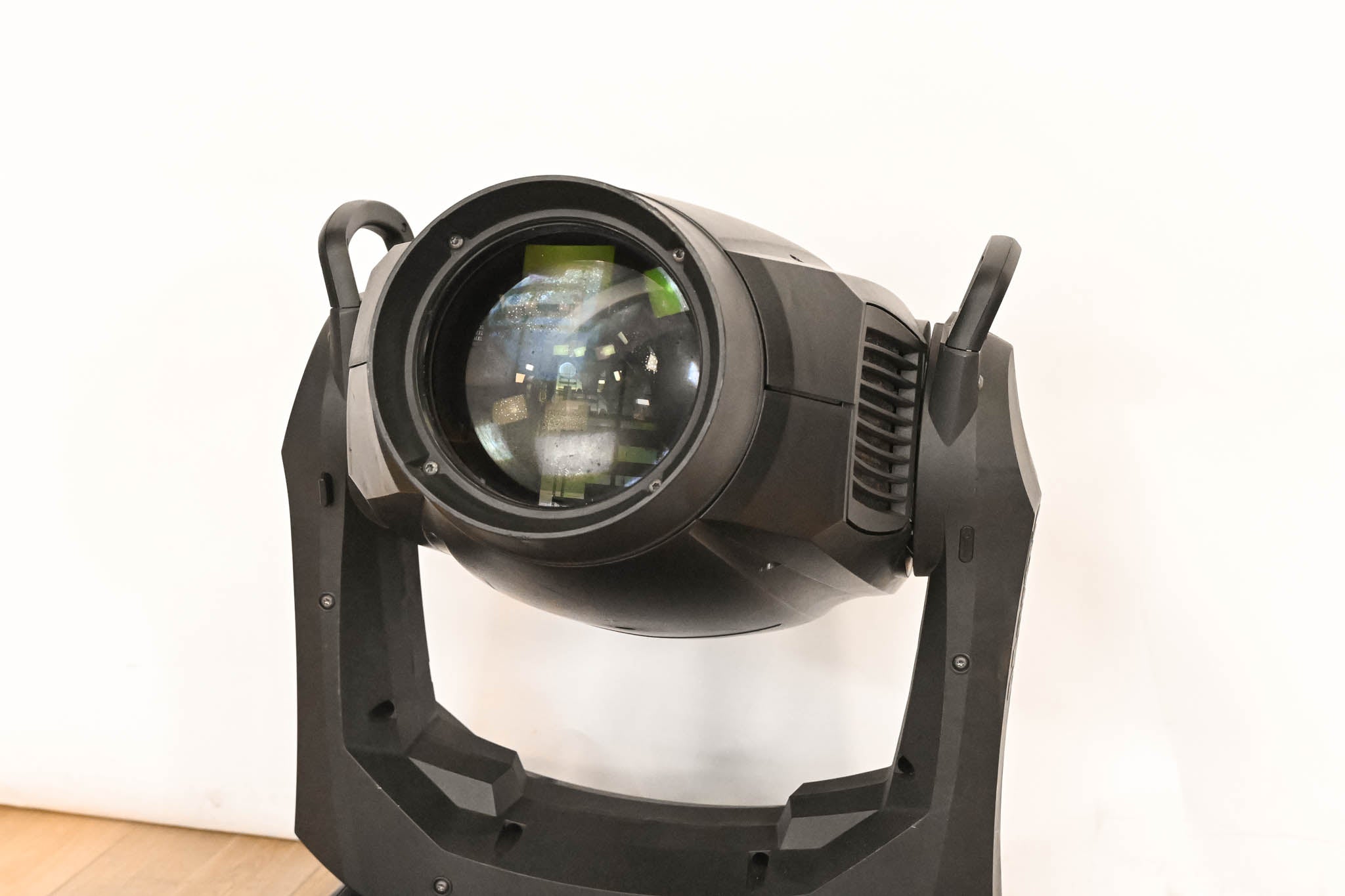 Martin MAC Viper Profile High Output Discharge-Based Moving Light