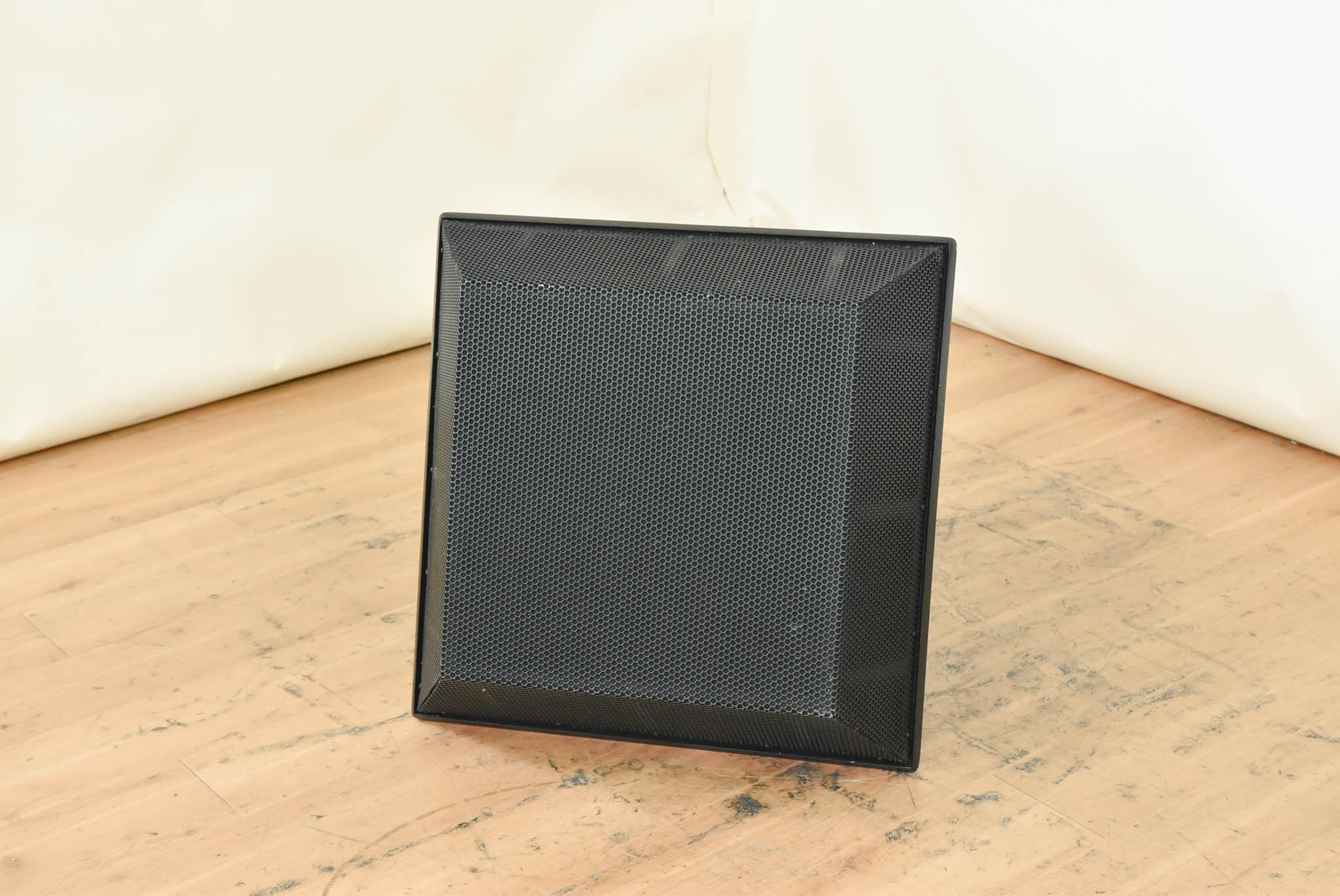 EAW QX566i 3-Way Trapezoidal Loudspeaker 60° × 60°