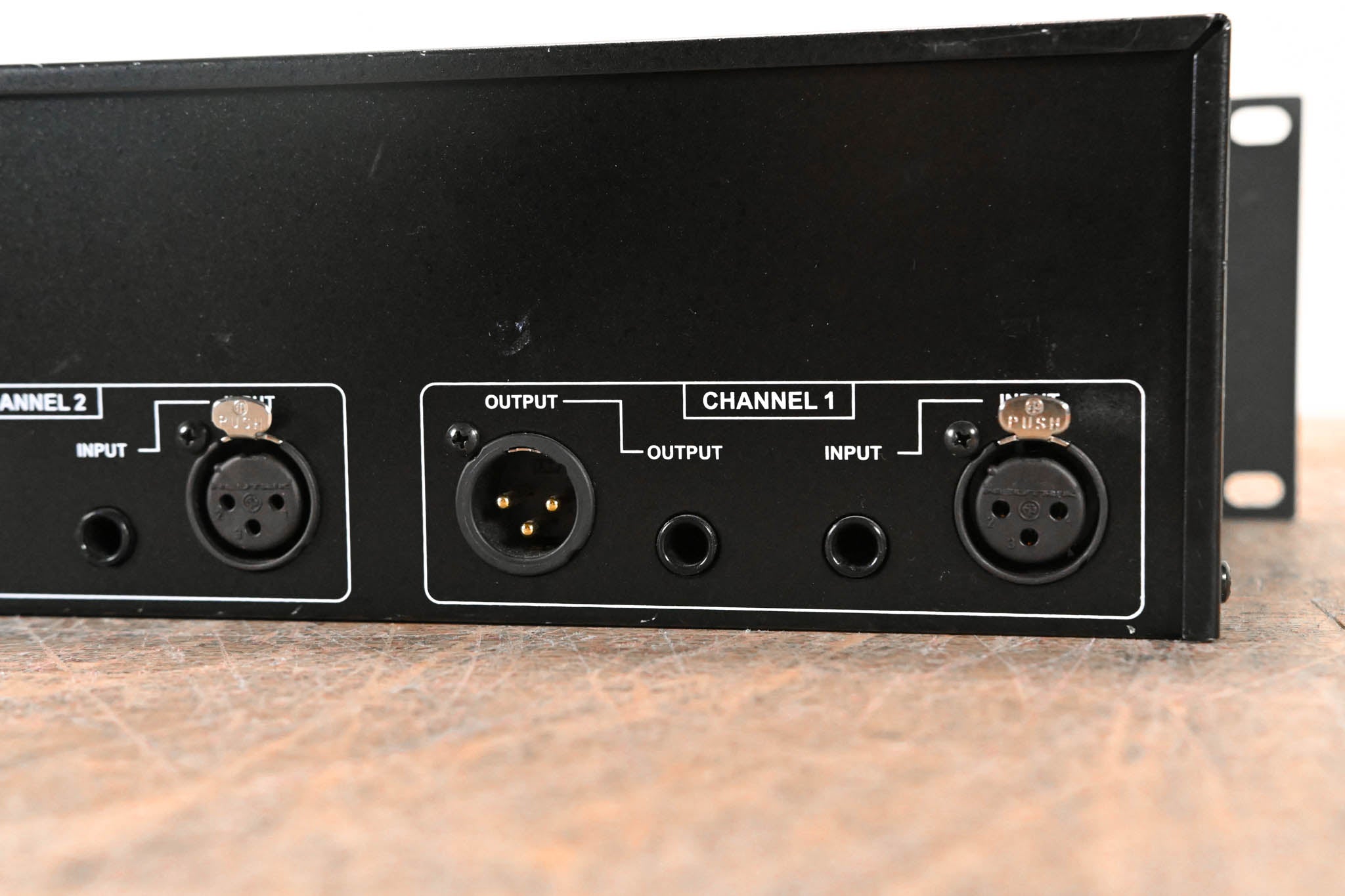 dbx 231 Dual-Channel 31-Band Graphic Equalizer