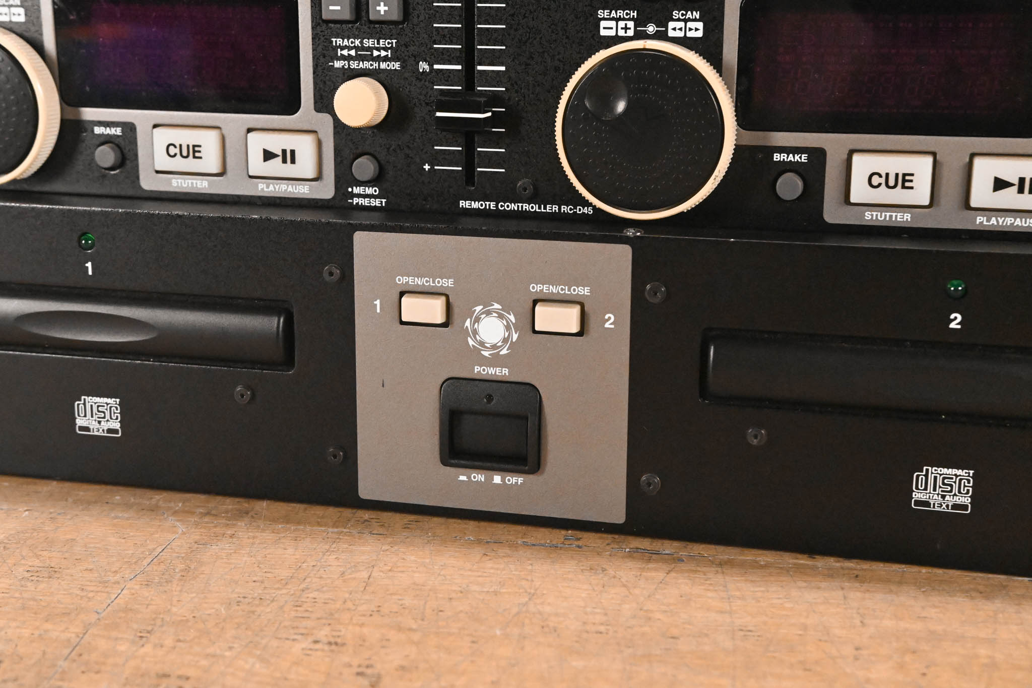 Denon DN-D4500 Rackmount Dual CD/MP3 Player with Remote Control