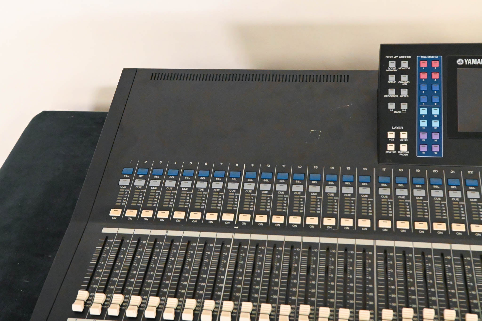 Yamaha LS9-32 32-Input Digital Mixing Console